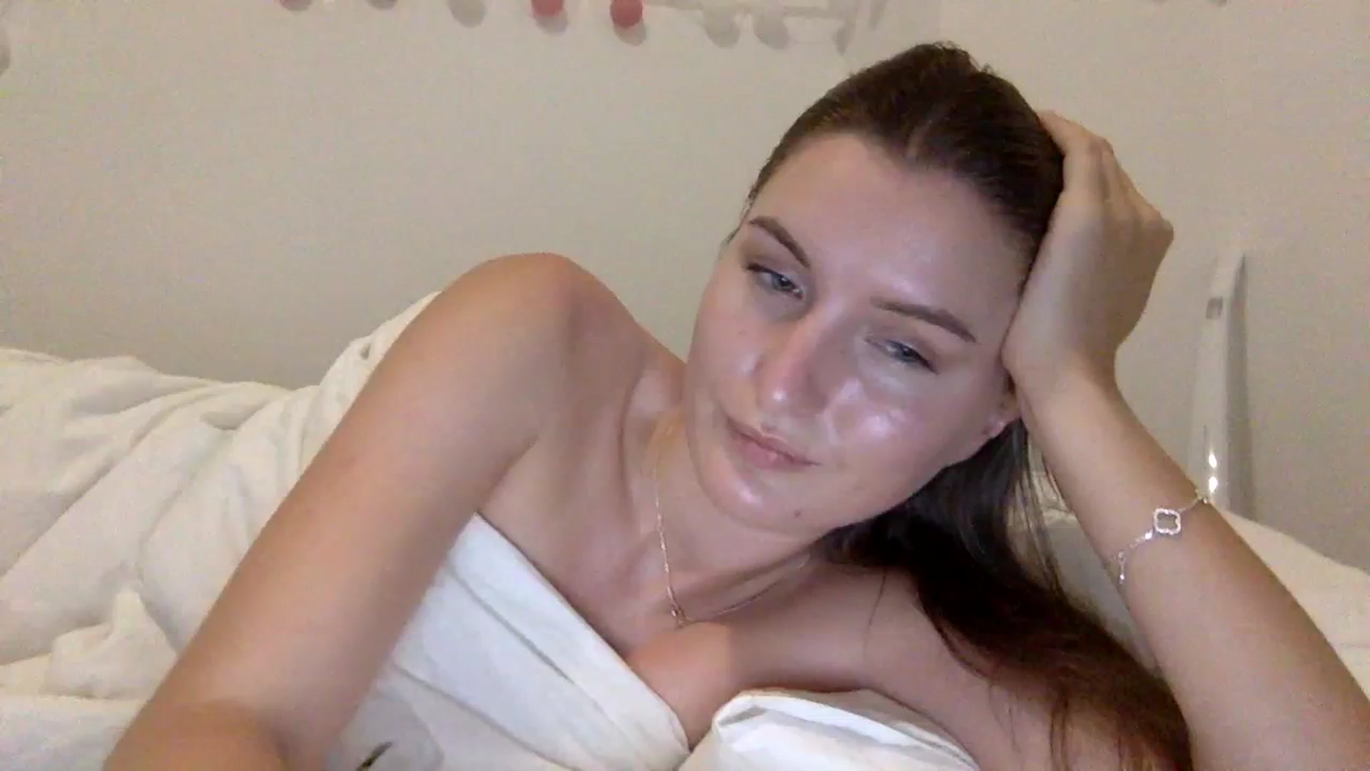 Gallery image thumbnail from EmilyRosier's myfreecams stream on, 09/11/2023, 22:00 image 16 of 20