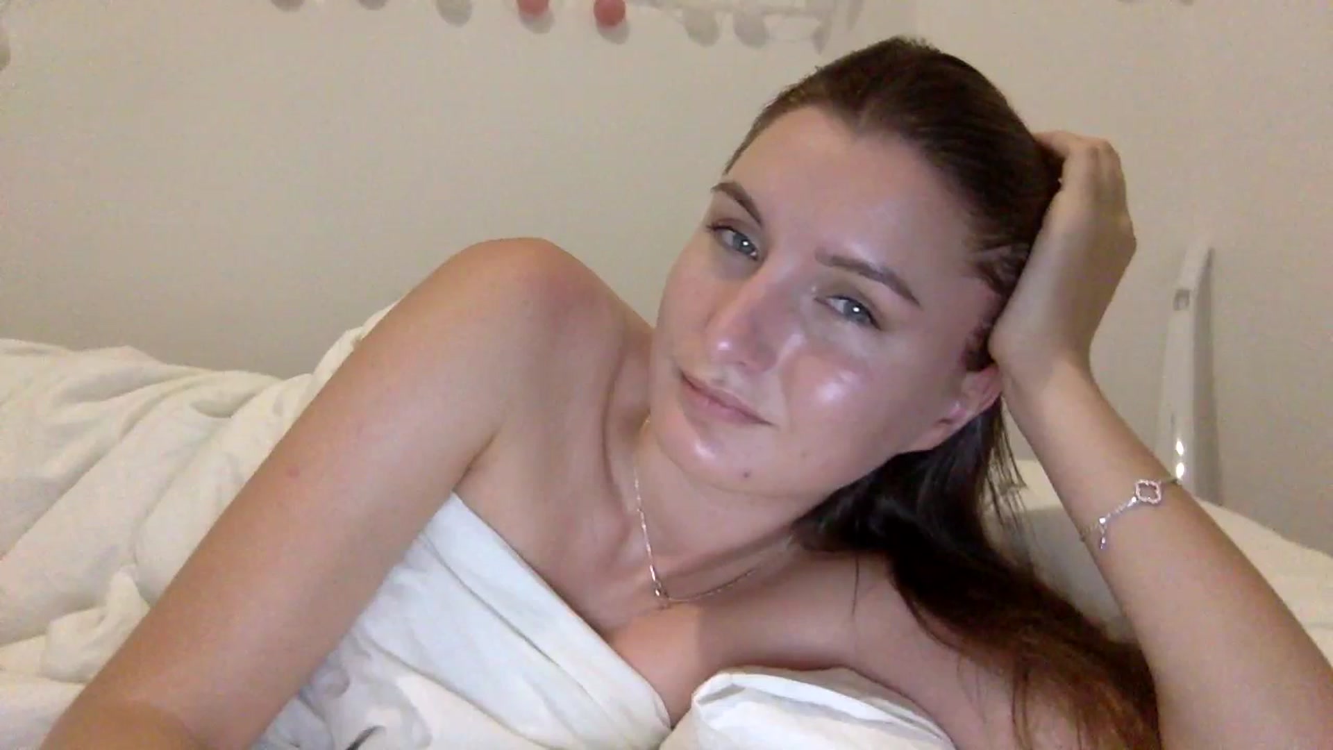 Gallery image thumbnail from EmilyRosier's myfreecams stream on, 09/11/2023, 22:00 image 10 of 20