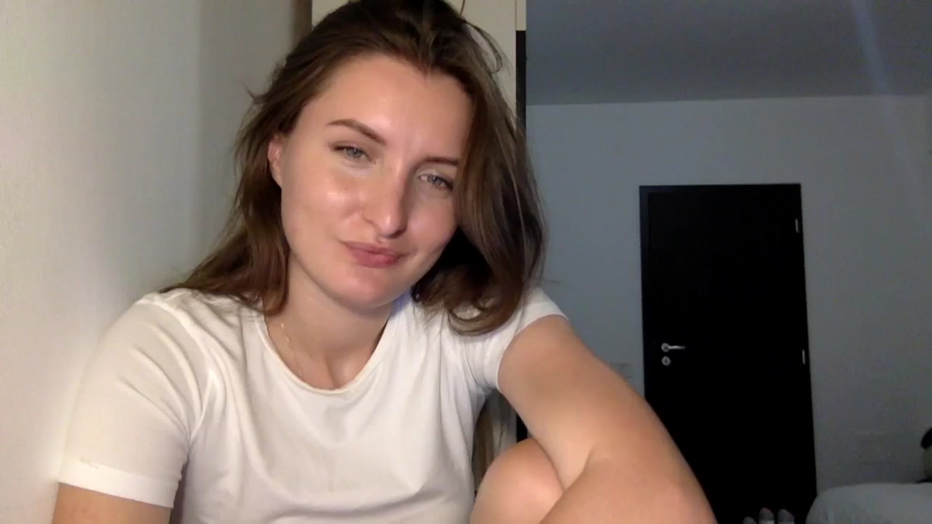 Gallery image thumbnail from EmilyRosier's myfreecams stream on, 09/13/2023, 23:31 image 1 of 20