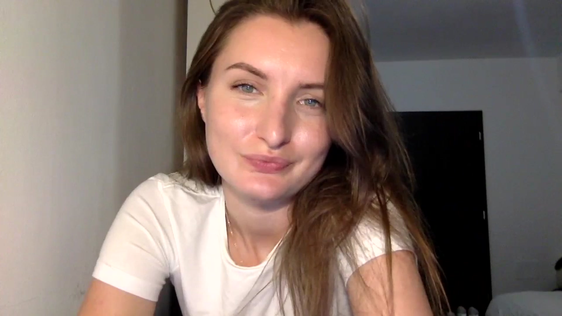 Gallery image thumbnail from EmilyRosier's myfreecams stream on, 09/13/2023, 23:31 image 4 of 20