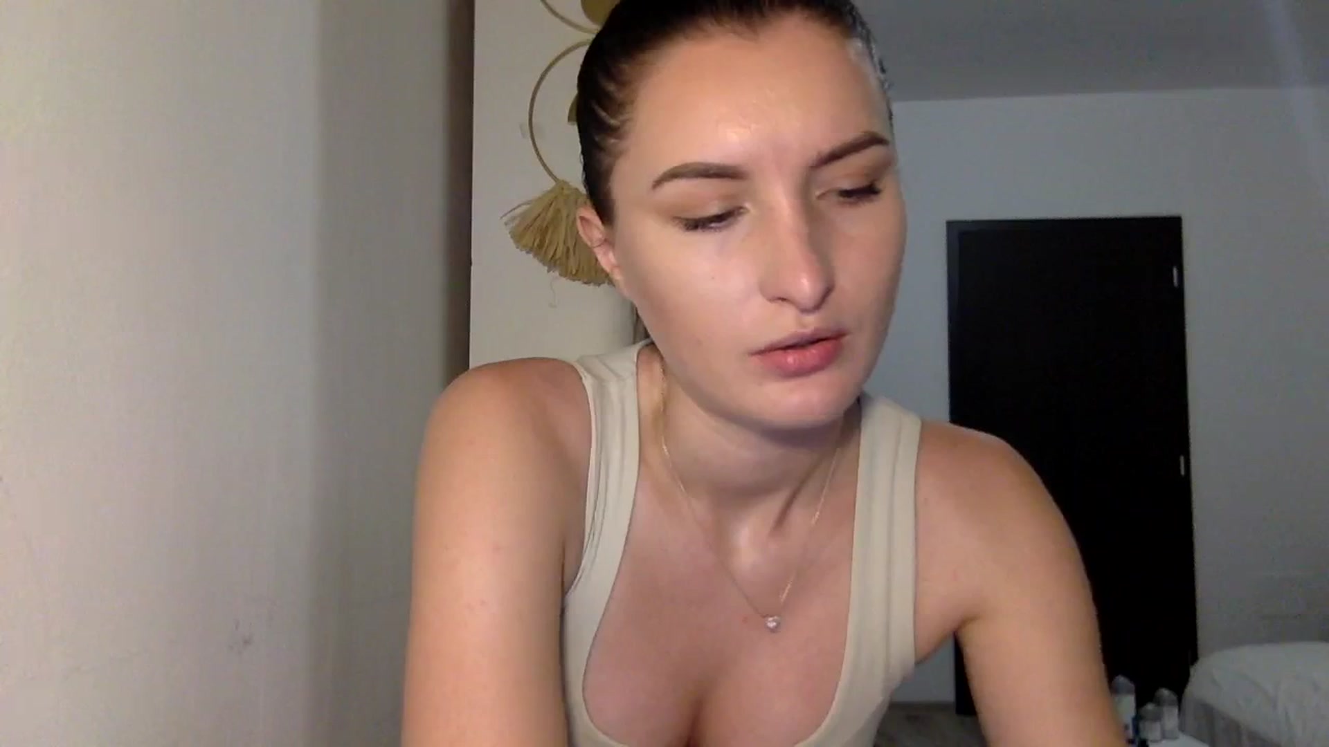 Gallery image thumbnail from EmilyRosier's myfreecams stream on, 09/18/2023, 17:05 image 3 of 20