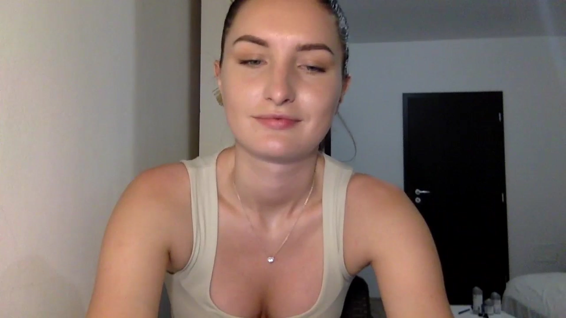 Gallery image thumbnail from EmilyRosier's myfreecams stream on, 09/18/2023, 17:05 image 2 of 20