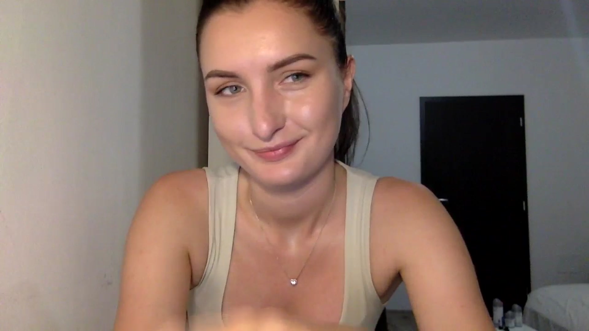 Gallery image thumbnail from EmilyRosier's myfreecams stream on, 09/18/2023, 17:05 image 6 of 20