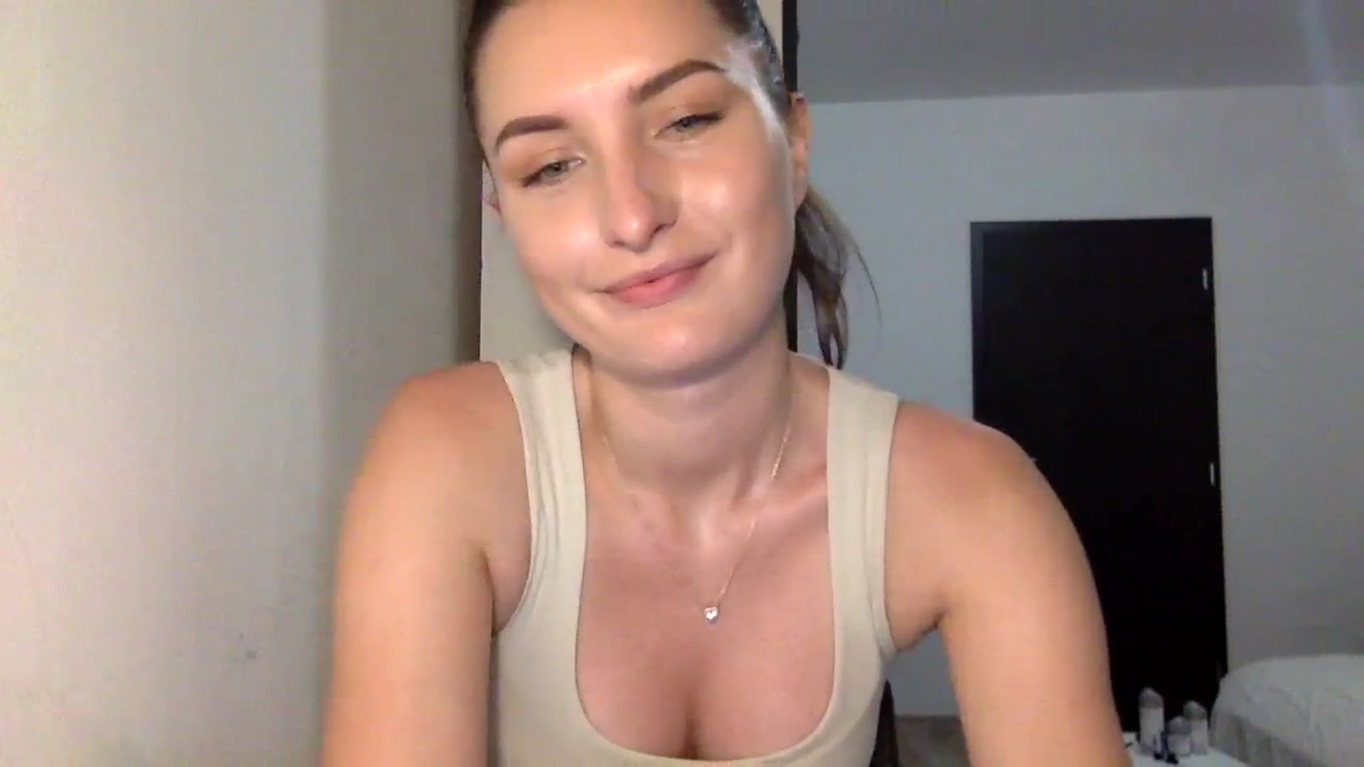 Gallery image thumbnail from EmilyRosier's myfreecams stream on, 09/18/2023, 17:05 image 8 of 20