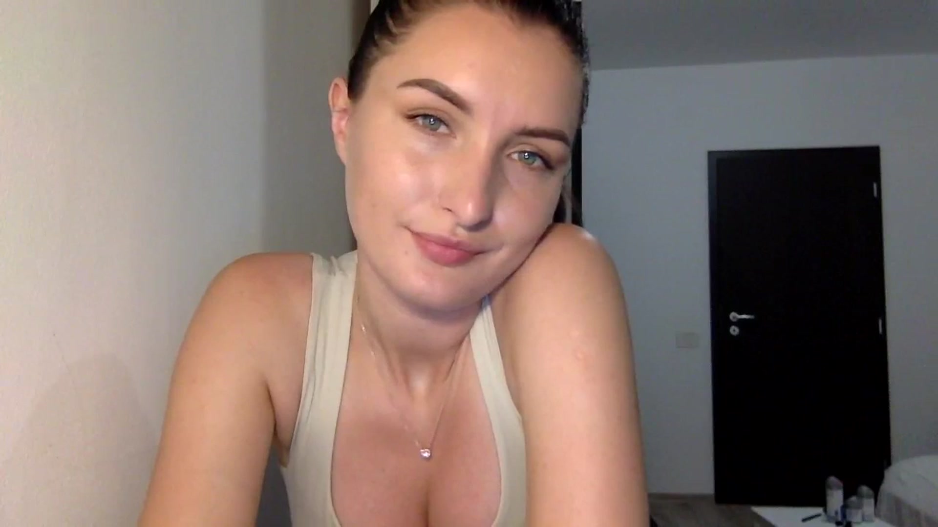 Gallery image thumbnail from EmilyRosier's myfreecams stream on, 09/18/2023, 17:05 image 13 of 20