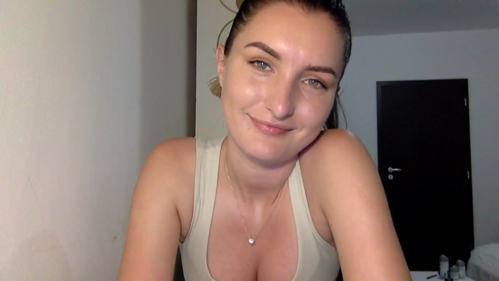Gallery image thumbnail from EmilyRosier's myfreecams stream on, 09/18/2023, 17:05 image 12 of 20