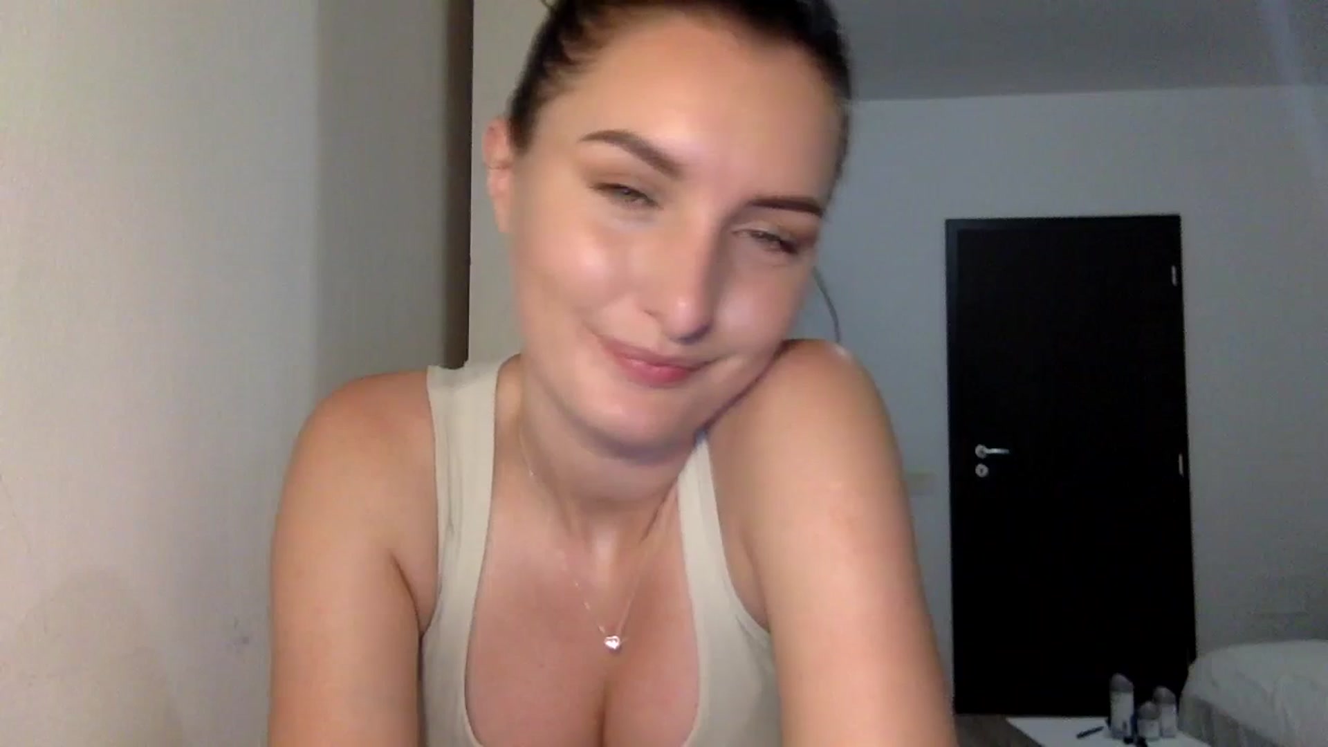 Gallery image thumbnail from EmilyRosier's myfreecams stream on, 09/18/2023, 17:05 image 5 of 20