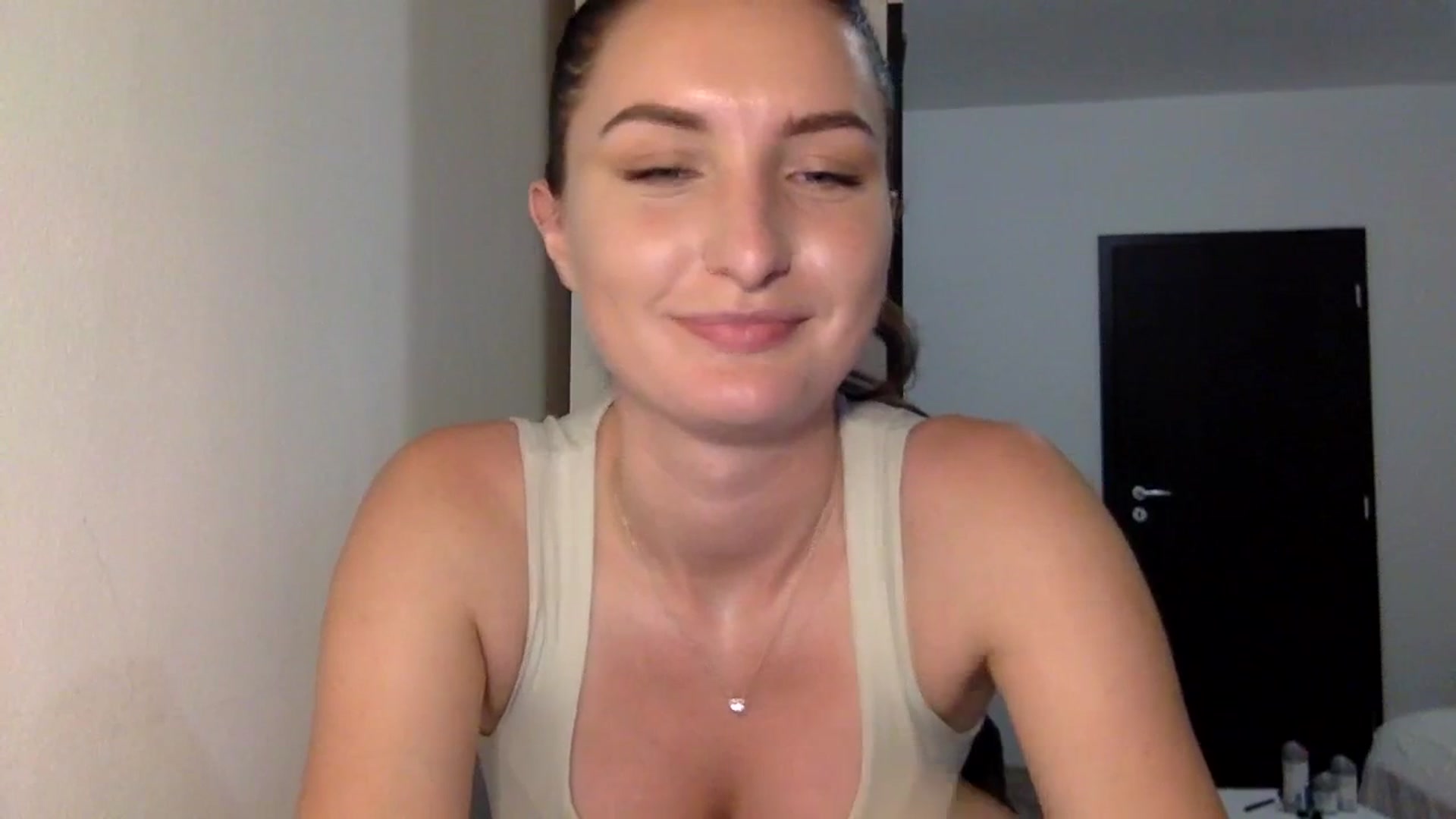 Gallery image thumbnail from EmilyRosier's myfreecams stream on, 09/18/2023, 17:05 image 15 of 20