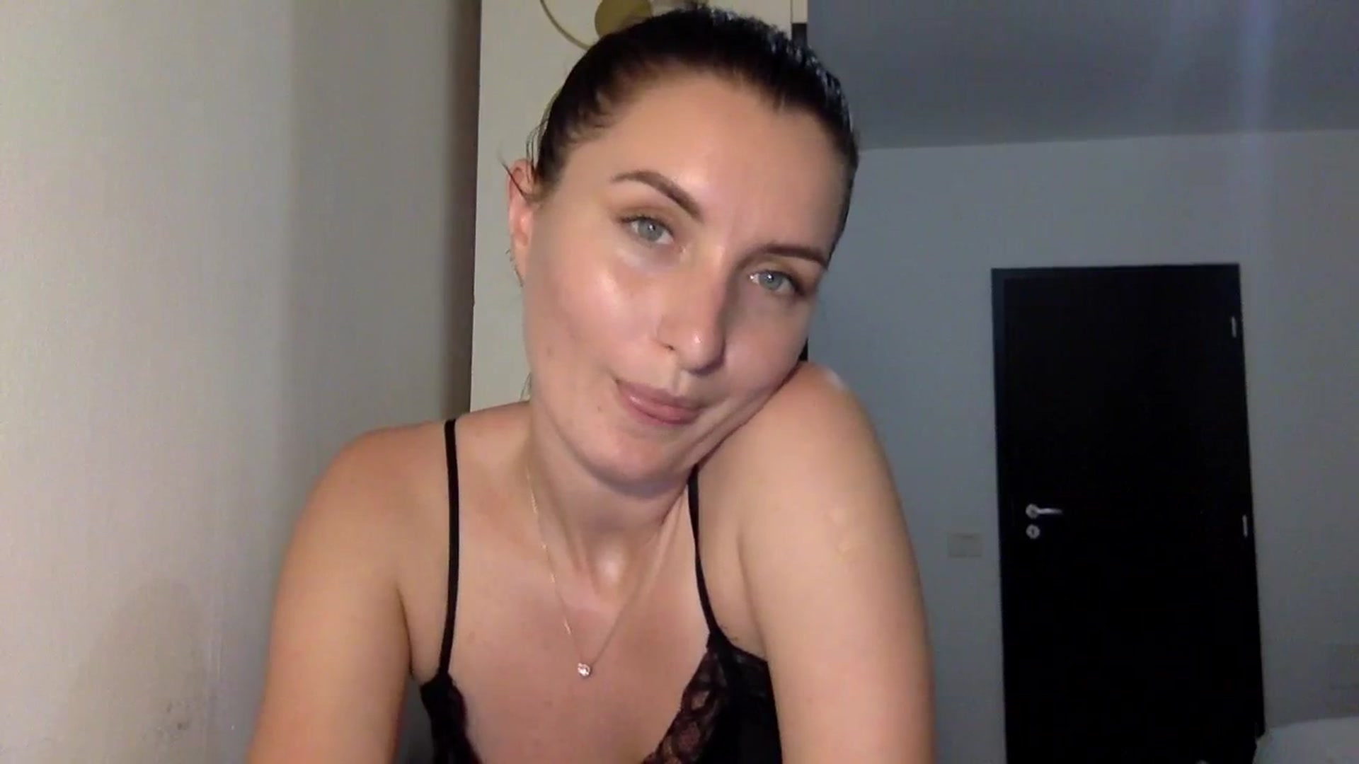Gallery image thumbnail from EmilyRosier's myfreecams stream on, 09/18/2023, 22:56 image 19 of 20