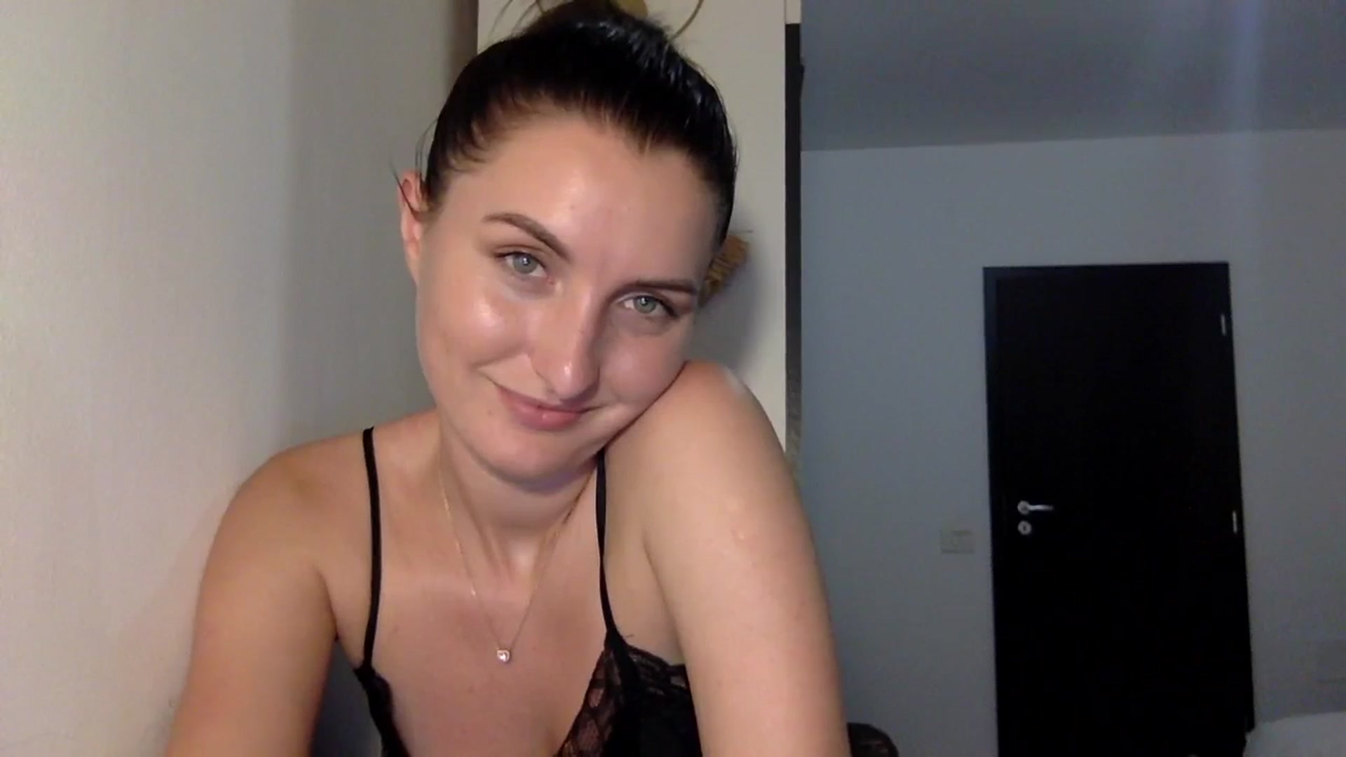 Gallery image thumbnail from EmilyRosier's myfreecams stream on, 09/18/2023, 22:56 image 16 of 20