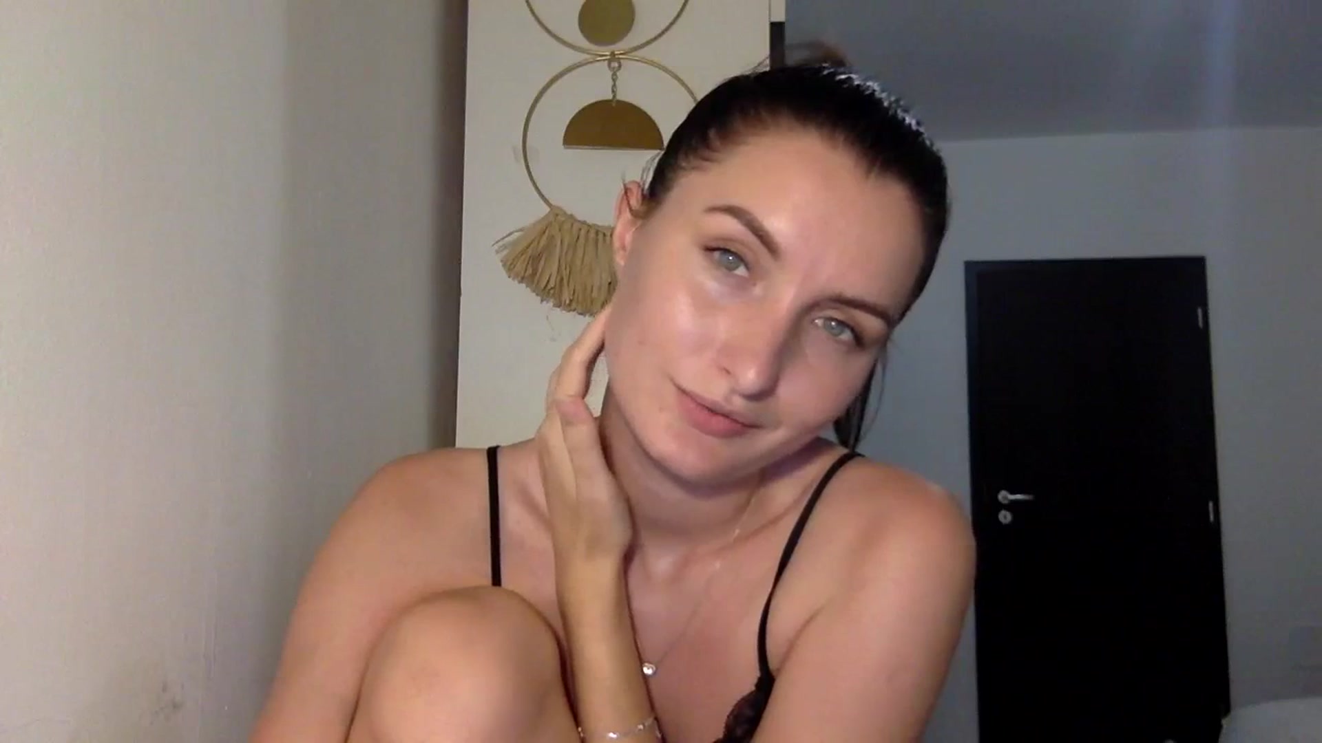 Gallery image thumbnail from EmilyRosier's myfreecams stream on, 09/18/2023, 22:56 image 13 of 20