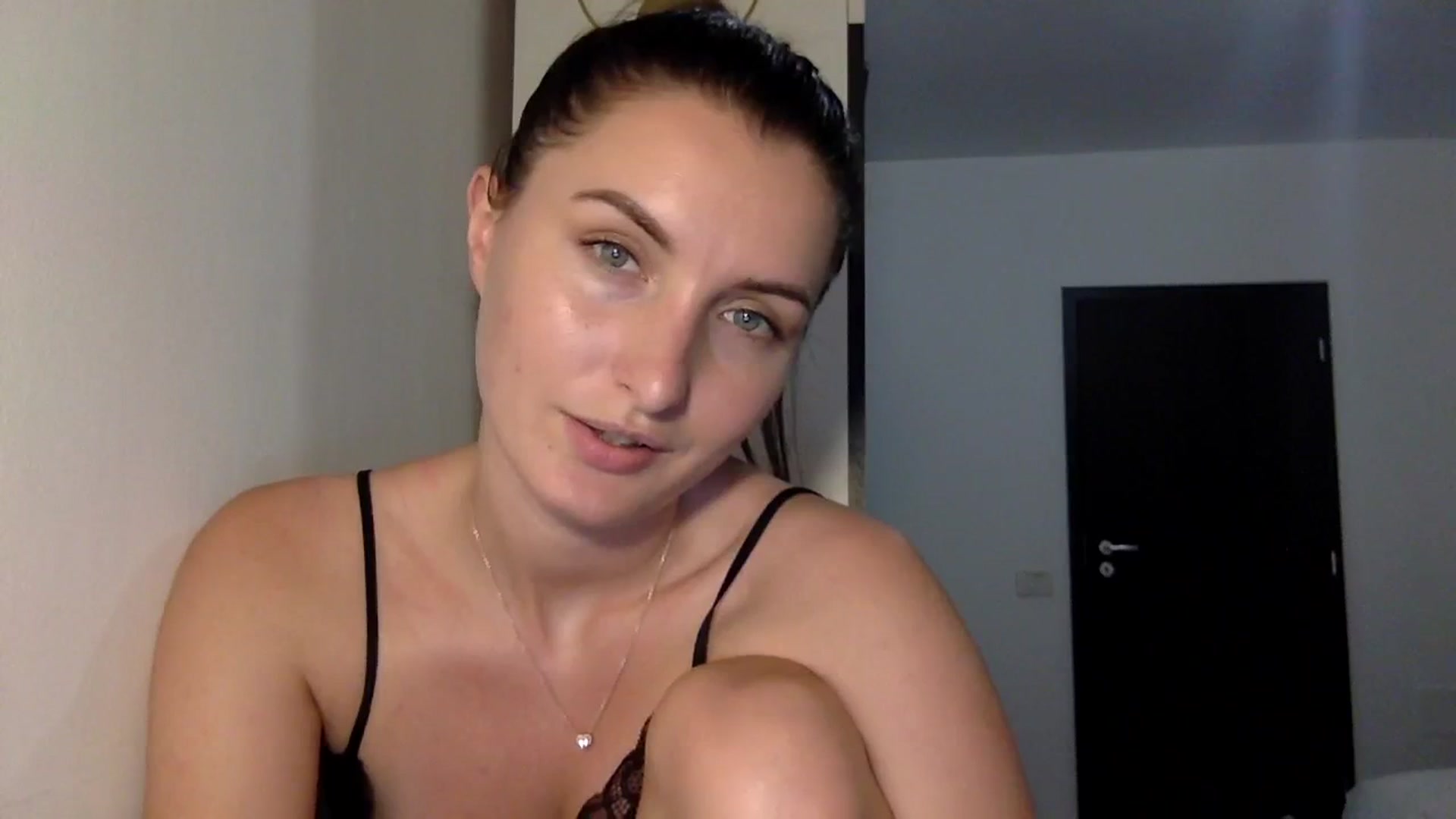 Gallery image thumbnail from EmilyRosier's myfreecams stream on, 09/18/2023, 22:56 image 3 of 20