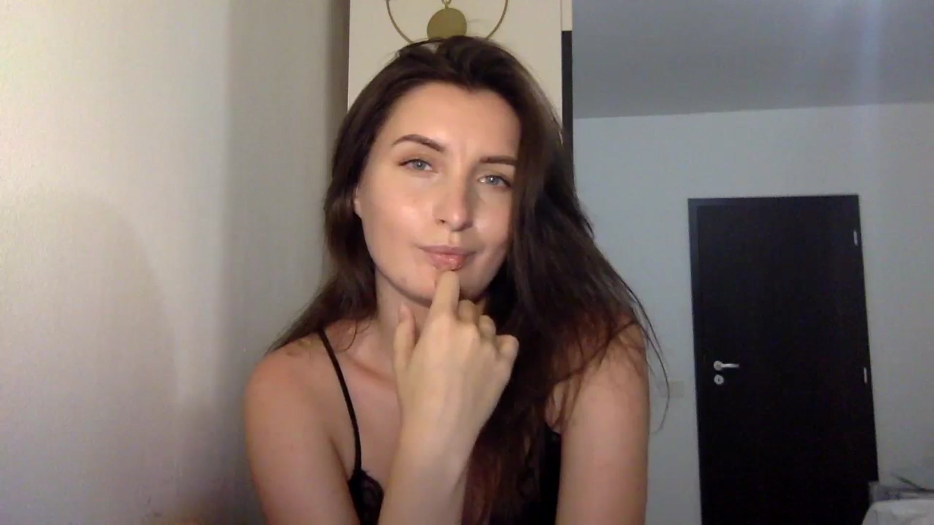 Gallery image thumbnail from EmilyRosier's myfreecams stream on, 09/22/2023, 19:36 image 12 of 20