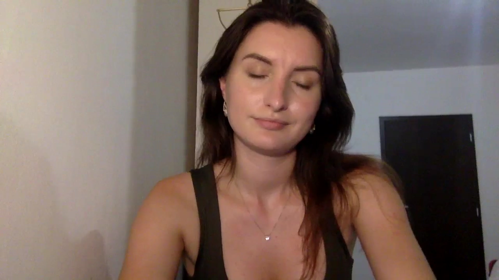 Gallery image thumbnail from EmilyRosier's myfreecams stream on, 09/25/2023, 19:40 image 18 of 20