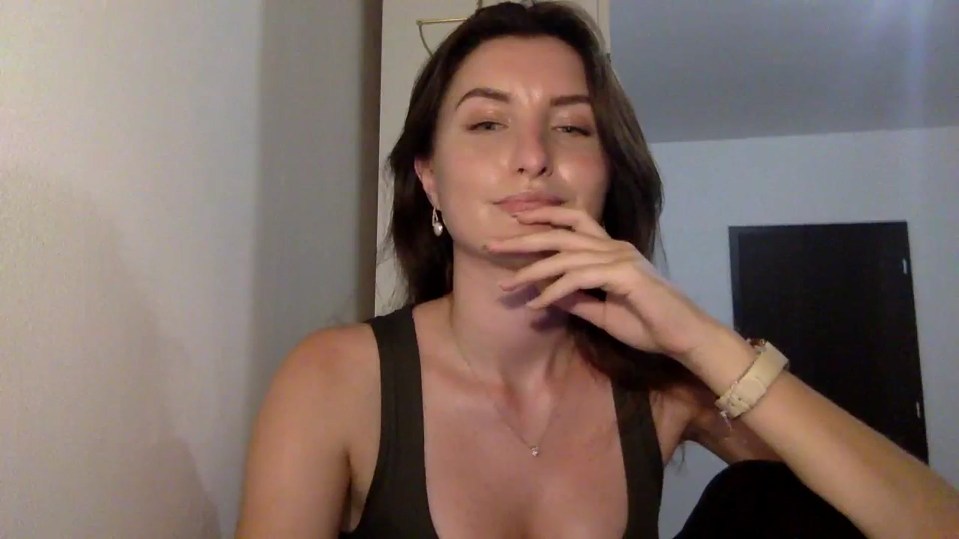 Gallery image thumbnail from EmilyRosier's myfreecams stream on, 09/25/2023, 19:40 image 4 of 20