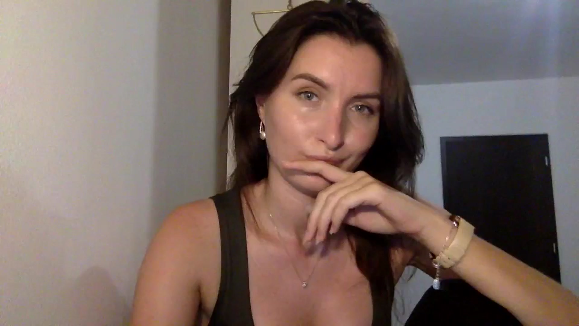 Gallery image thumbnail from EmilyRosier's myfreecams stream on, 09/25/2023, 19:40 image 6 of 20