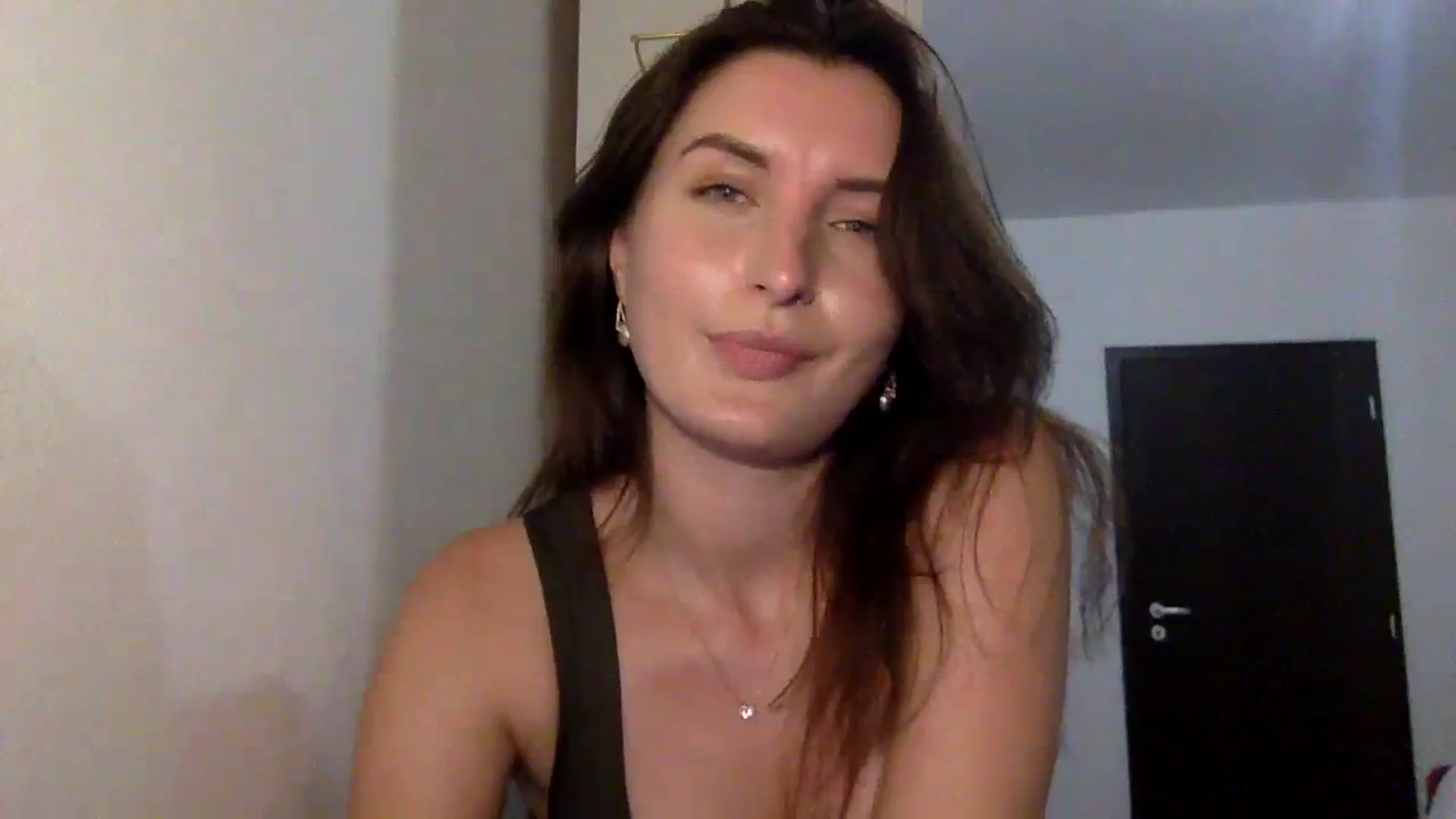 Gallery image thumbnail from EmilyRosier's myfreecams stream on, 09/25/2023, 19:40 image 17 of 20