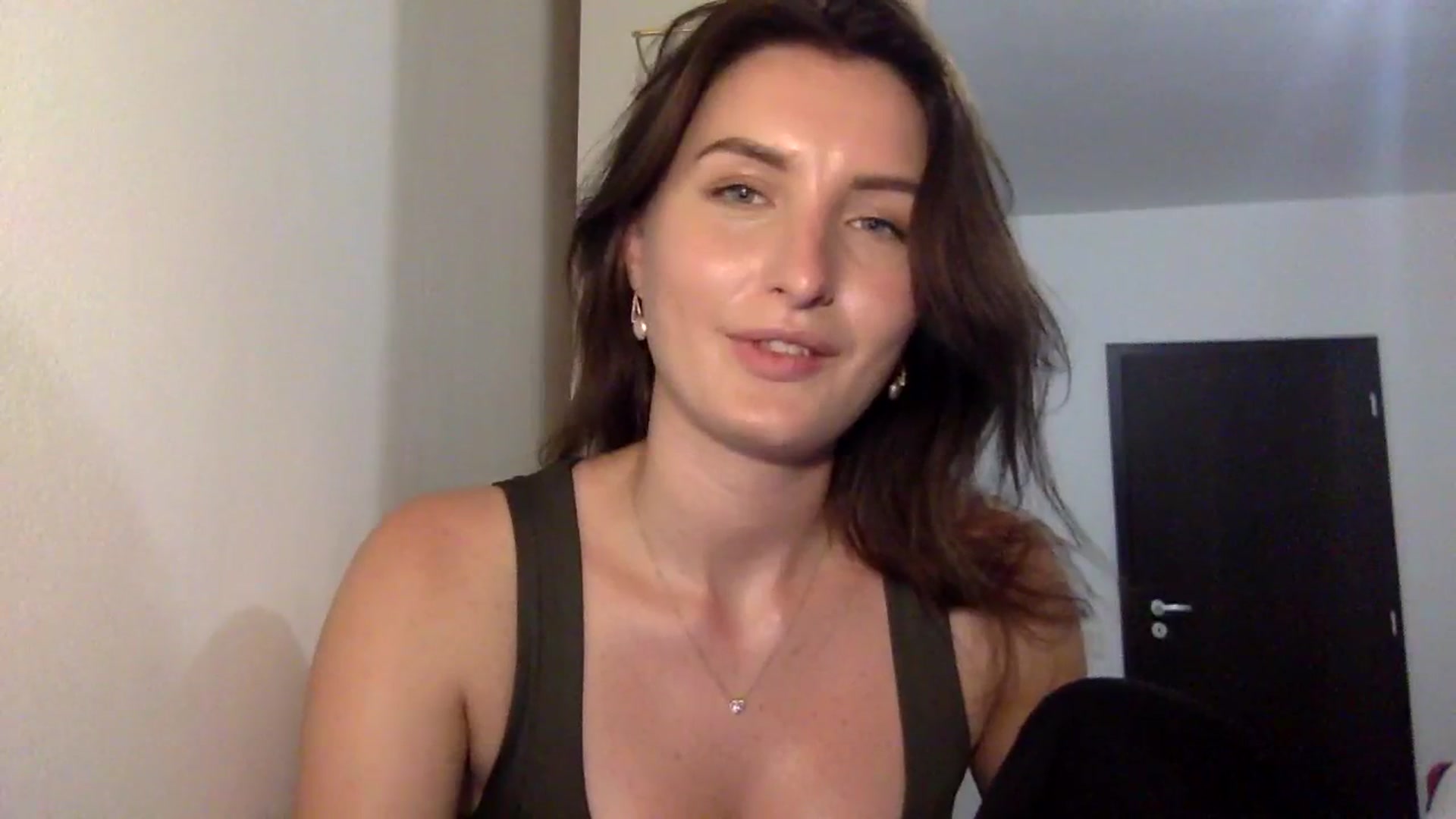 Gallery image thumbnail from EmilyRosier's myfreecams stream on, 09/25/2023, 19:40 image 2 of 20