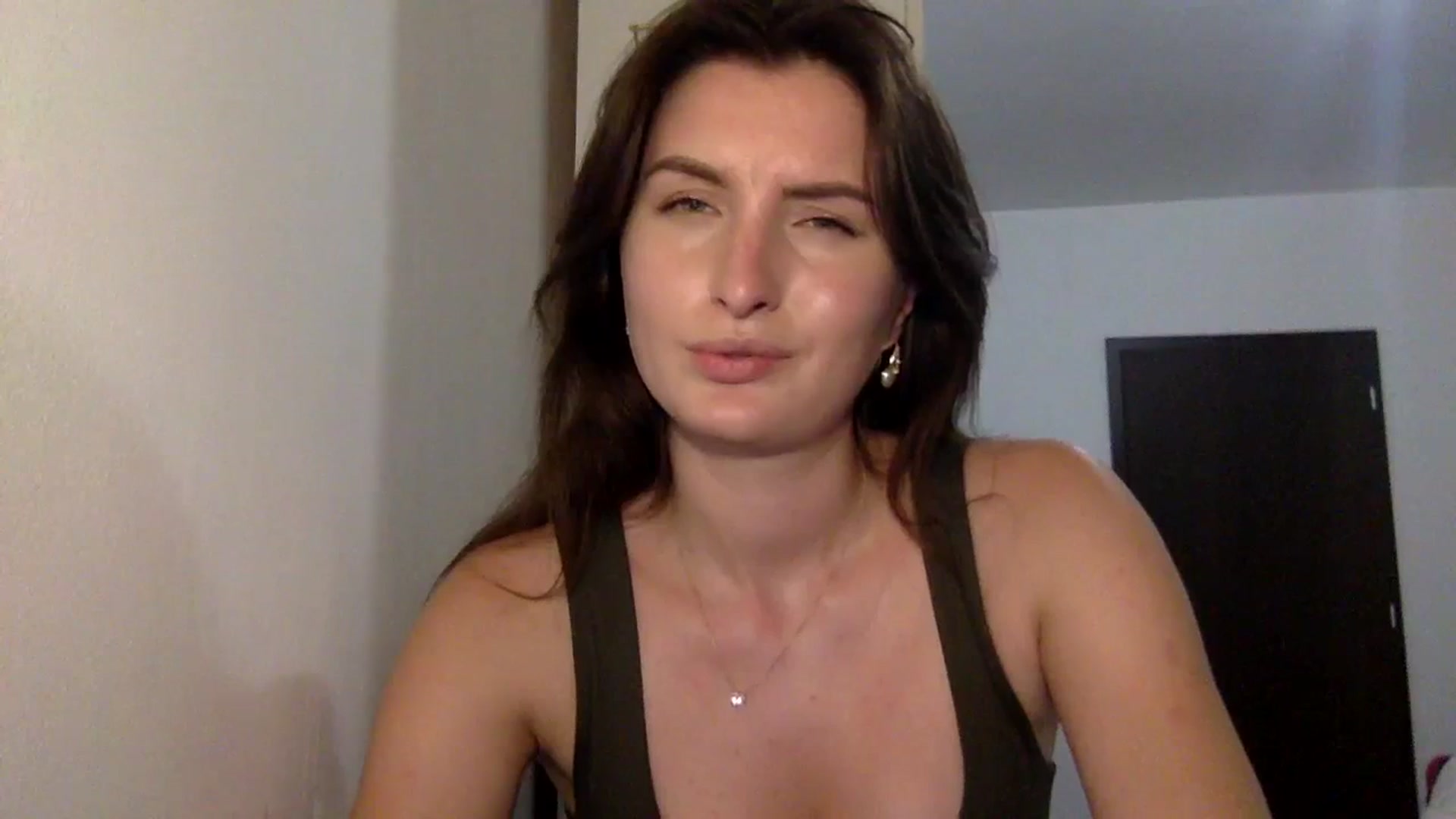 Gallery image thumbnail from EmilyRosier's myfreecams stream on, 09/25/2023, 19:40 image 13 of 20