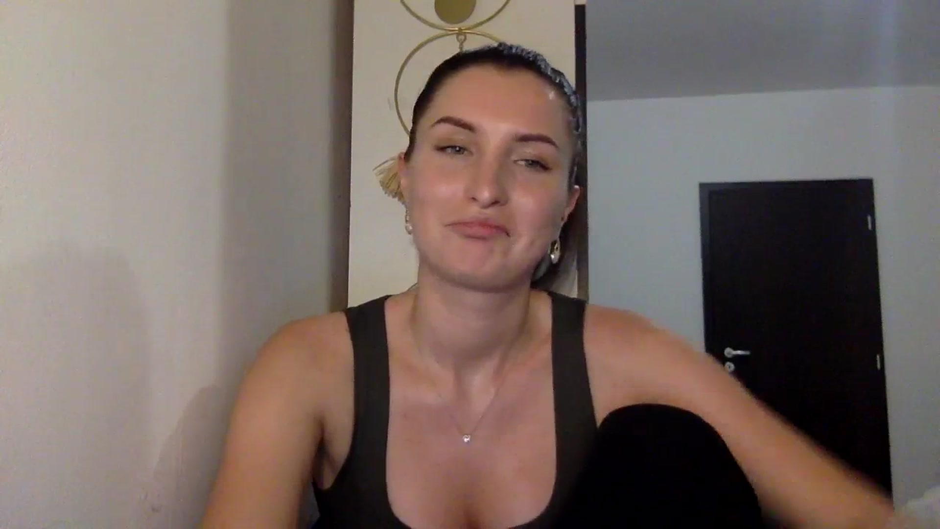 Gallery image thumbnail from EmilyRosier's myfreecams stream on, 09/28/2023, 21:03 image 11 of 20