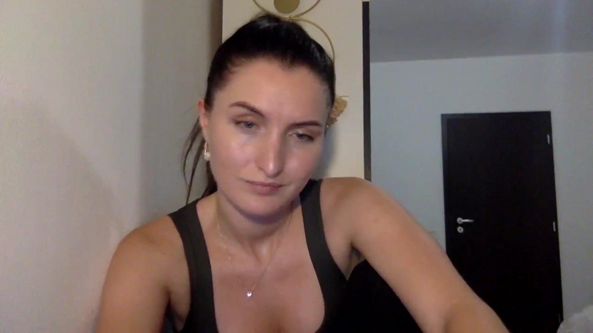 Gallery image thumbnail from EmilyRosier's myfreecams stream on, 09/28/2023, 21:03 image 7 of 20