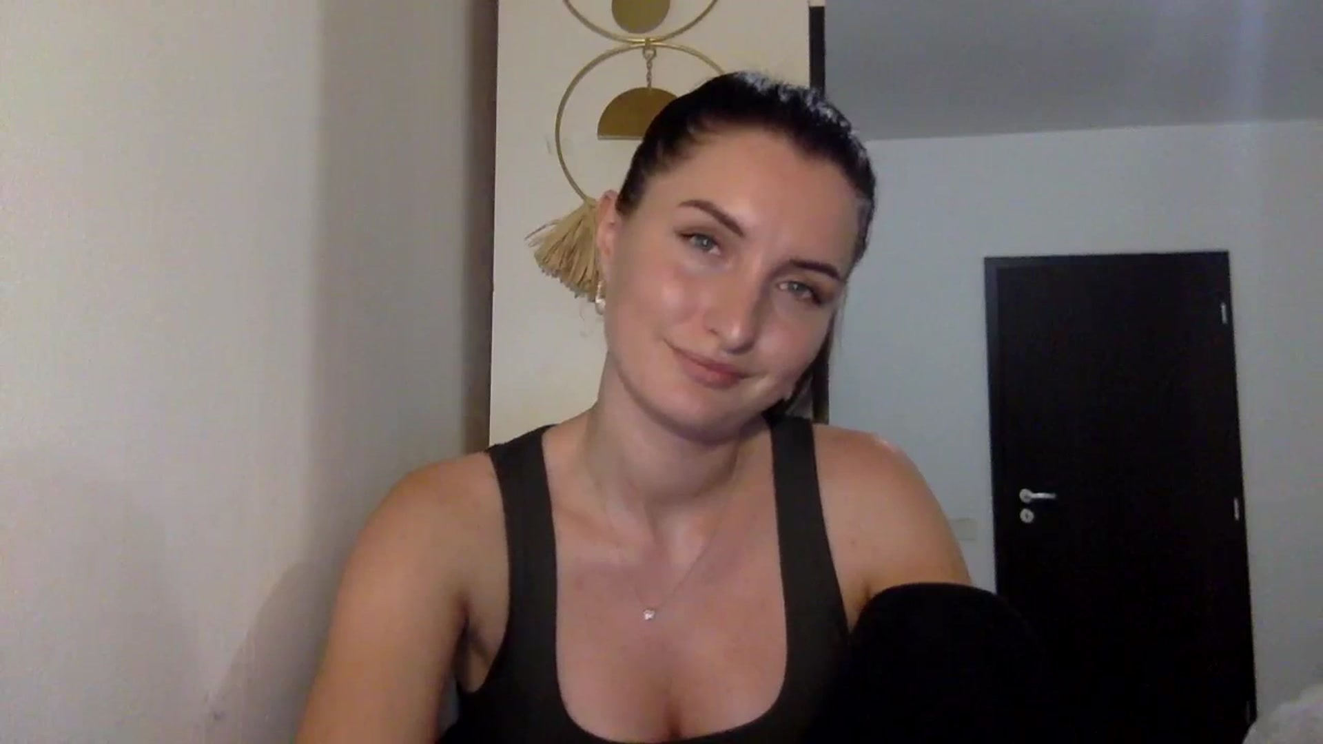 Gallery image thumbnail from EmilyRosier's myfreecams stream on, 09/28/2023, 21:03 image 15 of 20