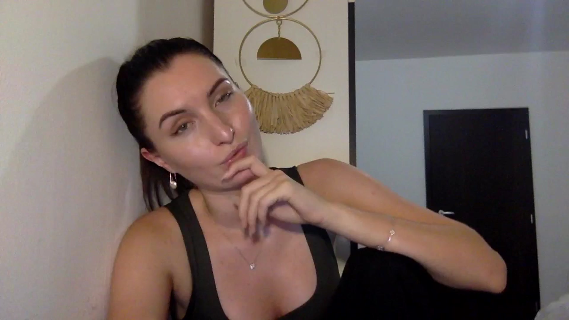 Gallery image thumbnail from EmilyRosier's myfreecams stream on, 09/28/2023, 21:03 image 6 of 20