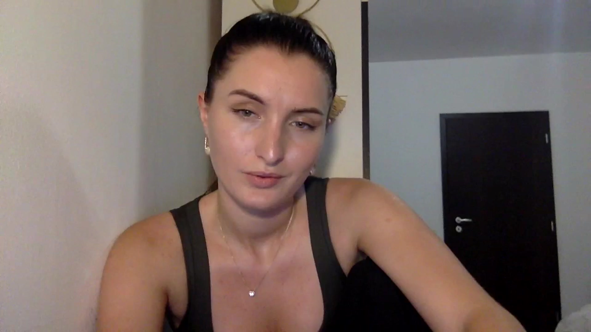 Gallery image thumbnail from EmilyRosier's myfreecams stream on, 09/28/2023, 21:03 image 10 of 20