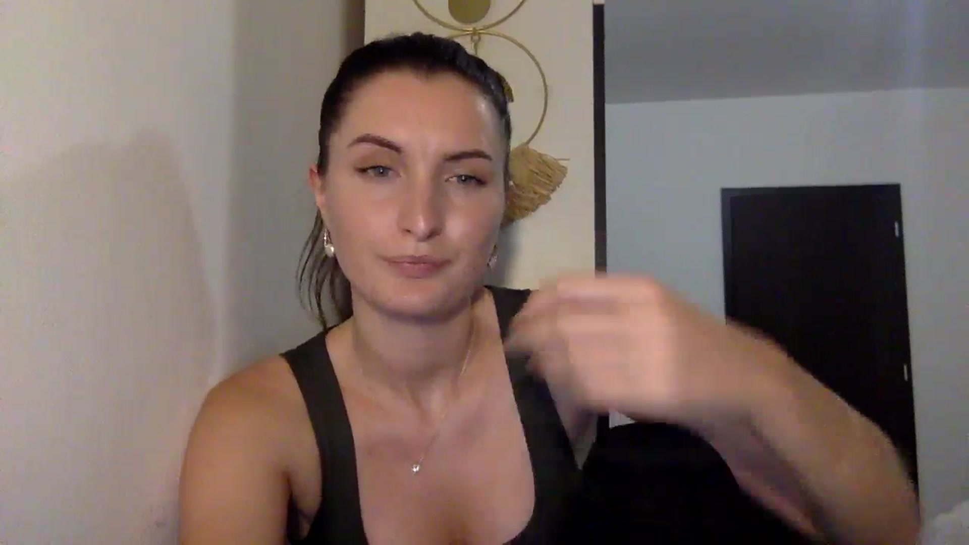 Gallery image thumbnail from EmilyRosier's myfreecams stream on, 09/28/2023, 21:03 image 8 of 20