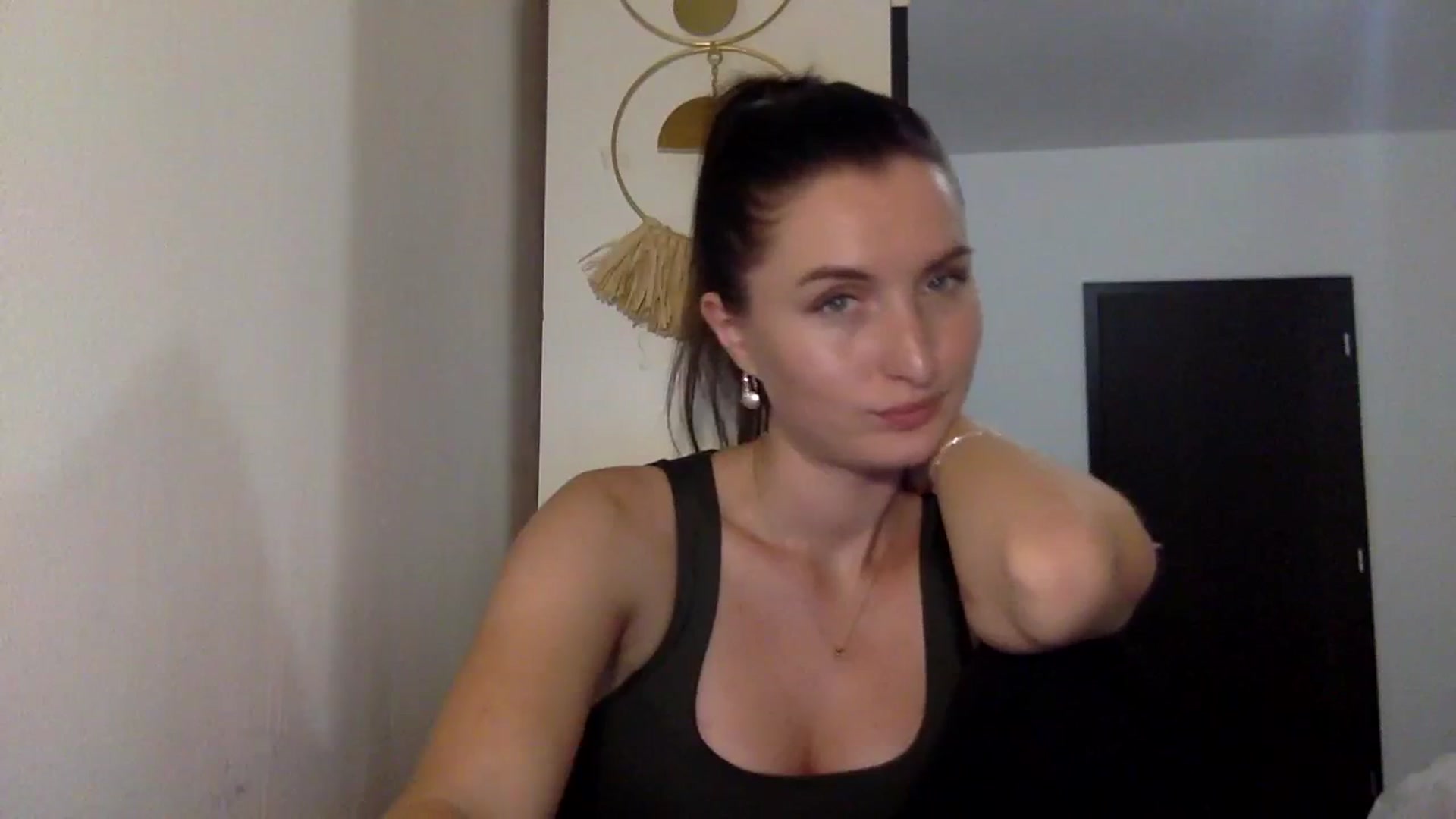 Gallery image thumbnail from EmilyRosier's myfreecams stream on, 09/28/2023, 21:03 image 13 of 20