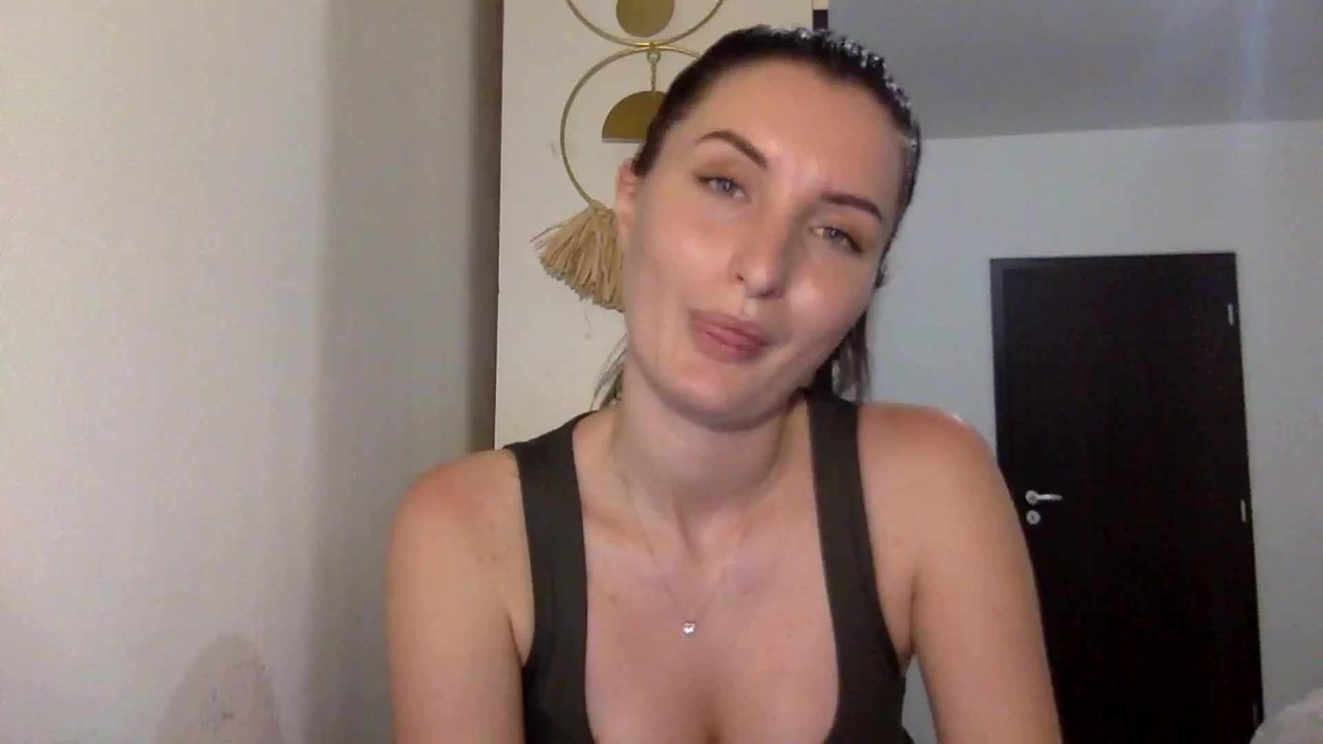 Gallery image thumbnail from EmilyRosier's myfreecams stream on, 09/28/2023, 22:10 image 12 of 20