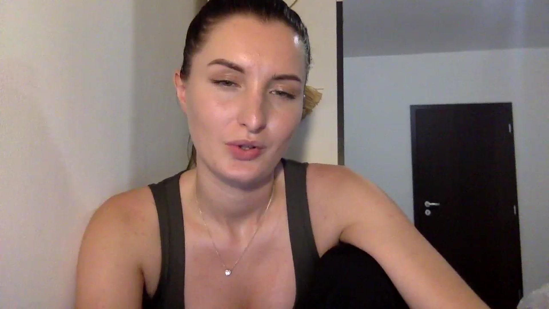 Gallery image thumbnail from EmilyRosier's myfreecams stream on, 09/28/2023, 22:10 image 6 of 20
