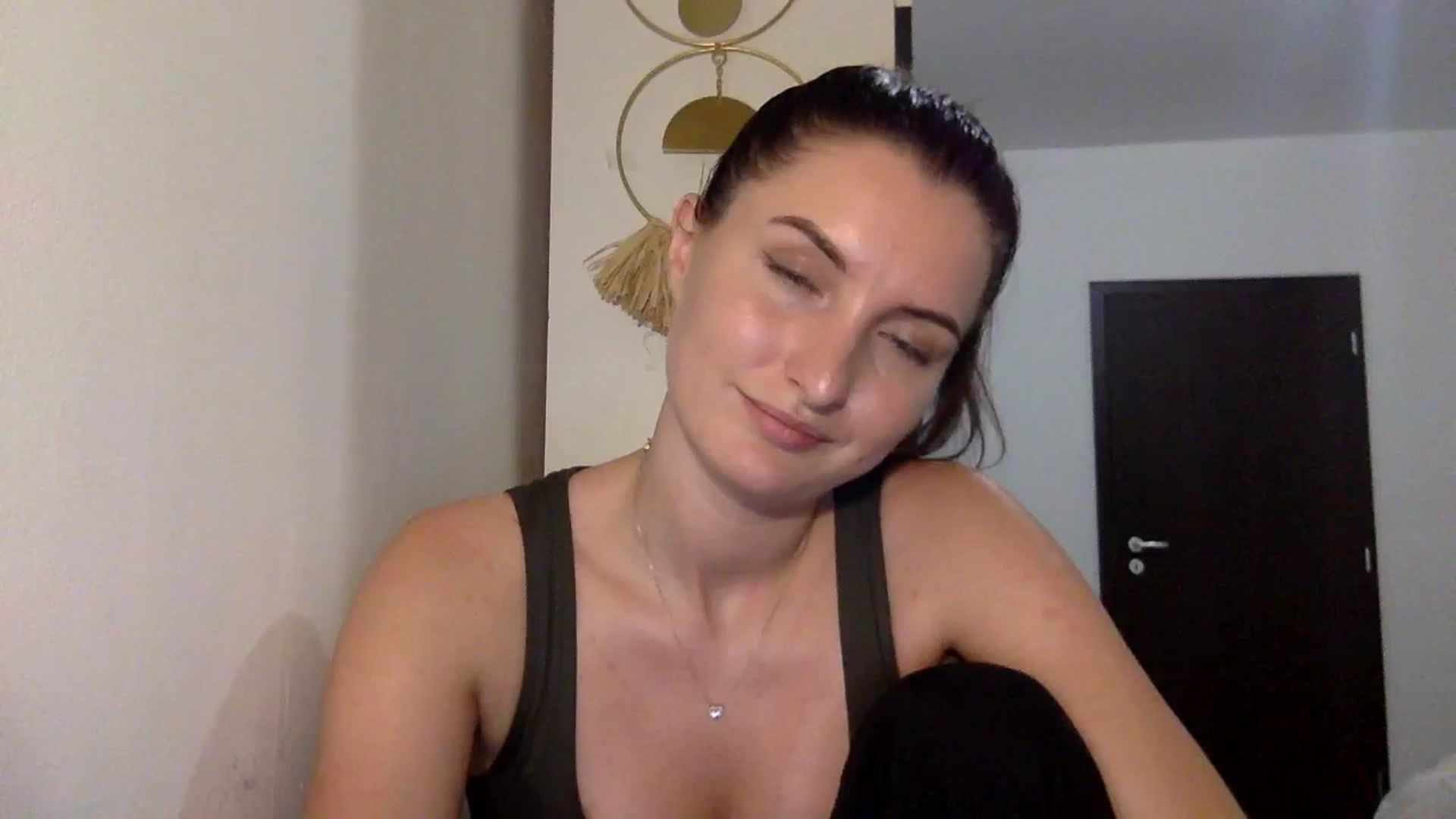 Gallery image thumbnail from EmilyRosier's myfreecams stream on, 09/28/2023, 22:10 image 17 of 20