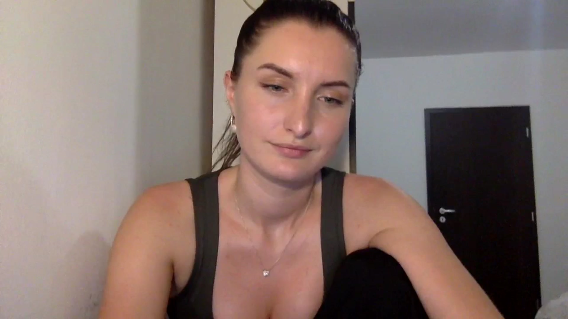 Gallery image thumbnail from EmilyRosier's myfreecams stream on, 09/28/2023, 22:10 image 5 of 20
