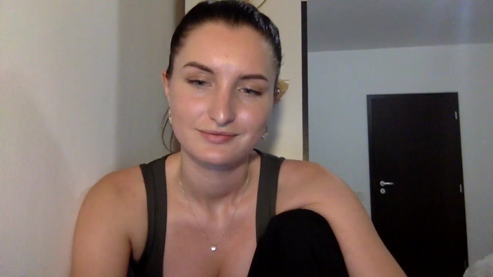 Gallery image thumbnail from EmilyRosier's myfreecams stream on, 09/28/2023, 22:10 image 2 of 20