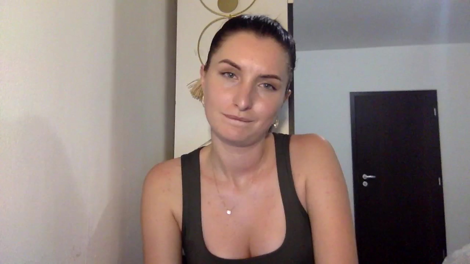 Gallery image thumbnail from EmilyRosier's myfreecams stream on, 09/28/2023, 22:10 image 1 of 20
