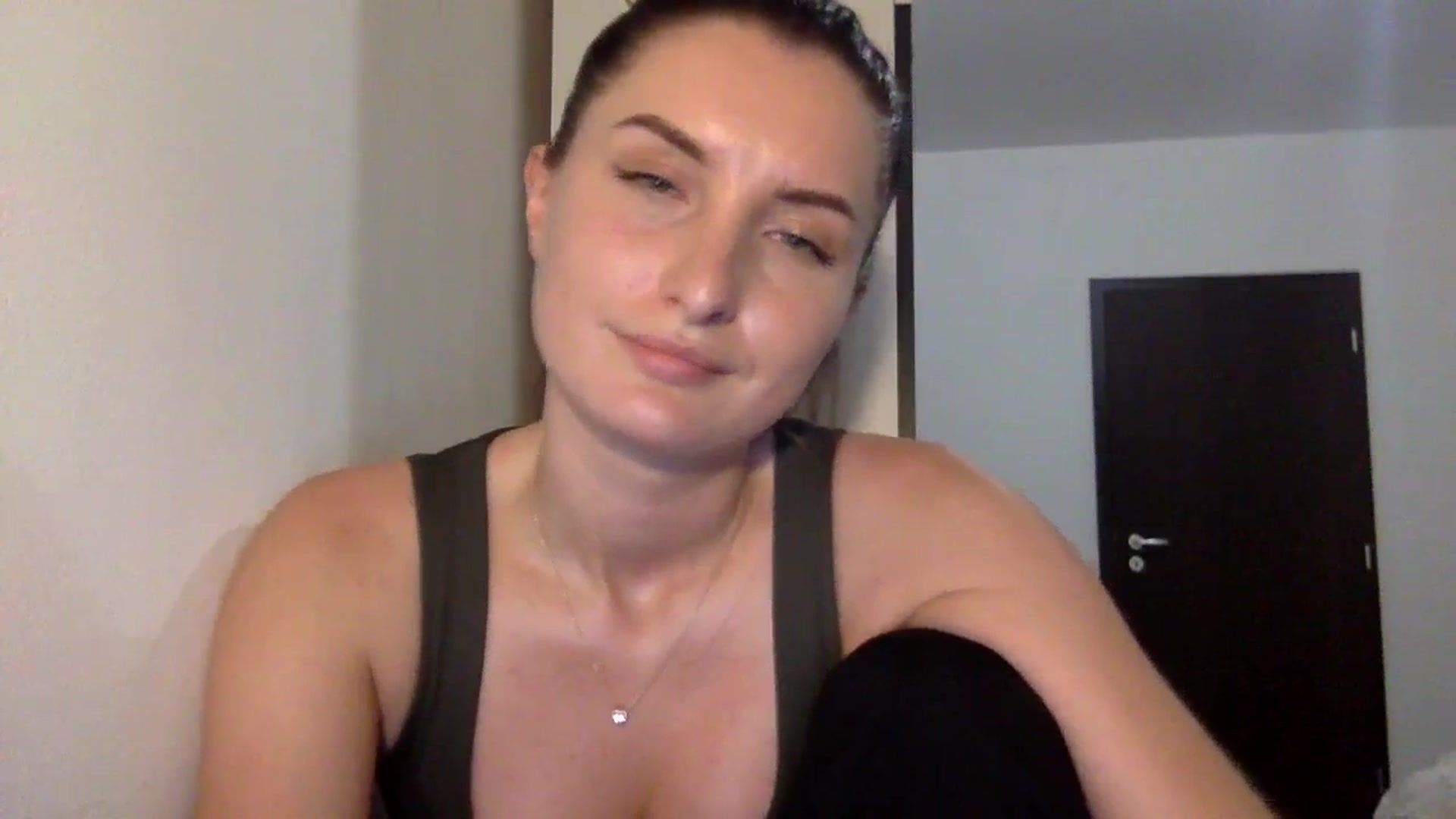 Gallery image thumbnail from EmilyRosier's myfreecams stream on, 09/28/2023, 22:10 image 9 of 20