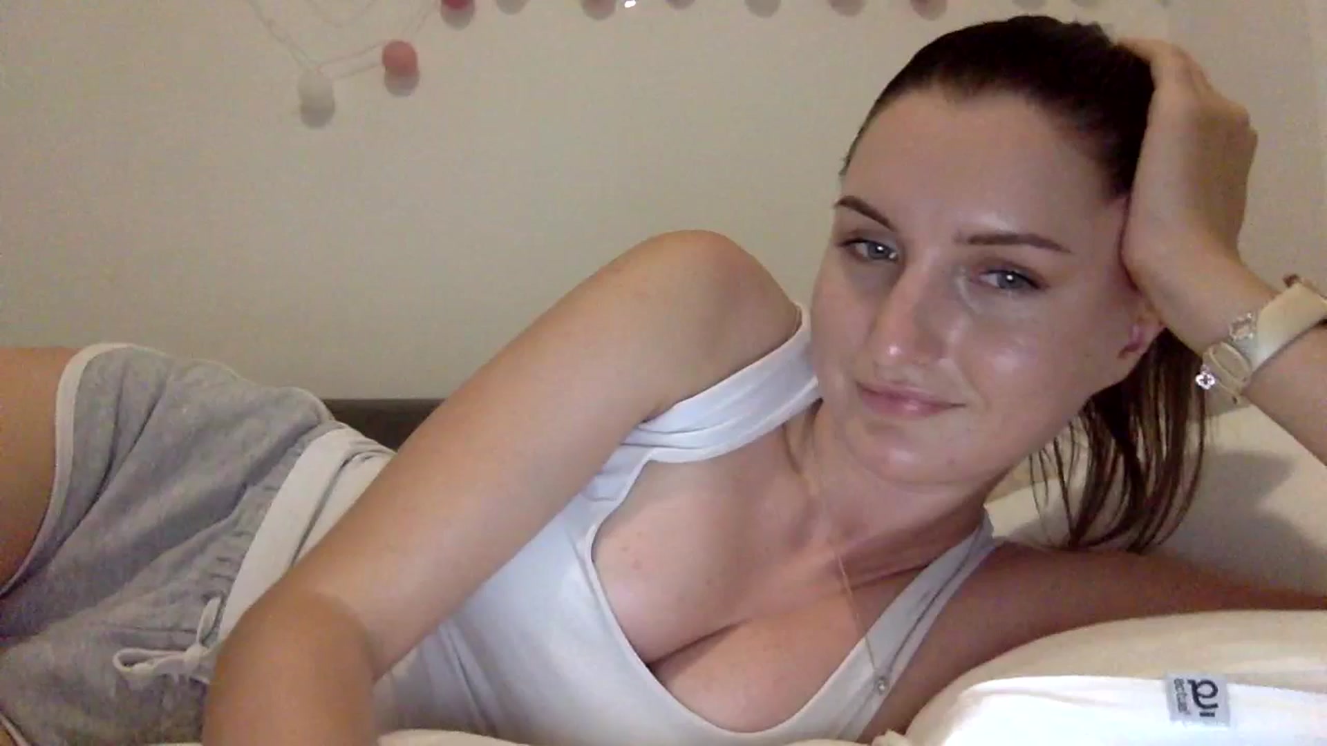 Gallery image thumbnail from EmilyRosier's myfreecams stream on, 09/29/2023, 19:06 image 14 of 20