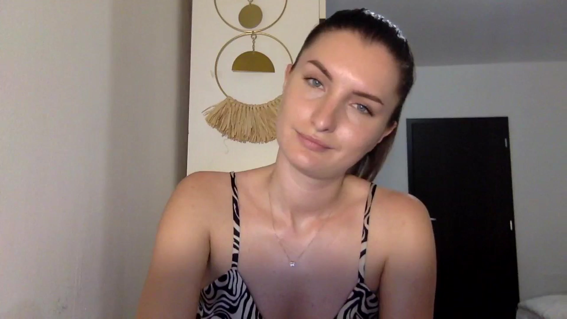 Gallery image thumbnail from EmilyRosier's myfreecams stream on, 11/07/2023, 21:13 image 16 of 20
