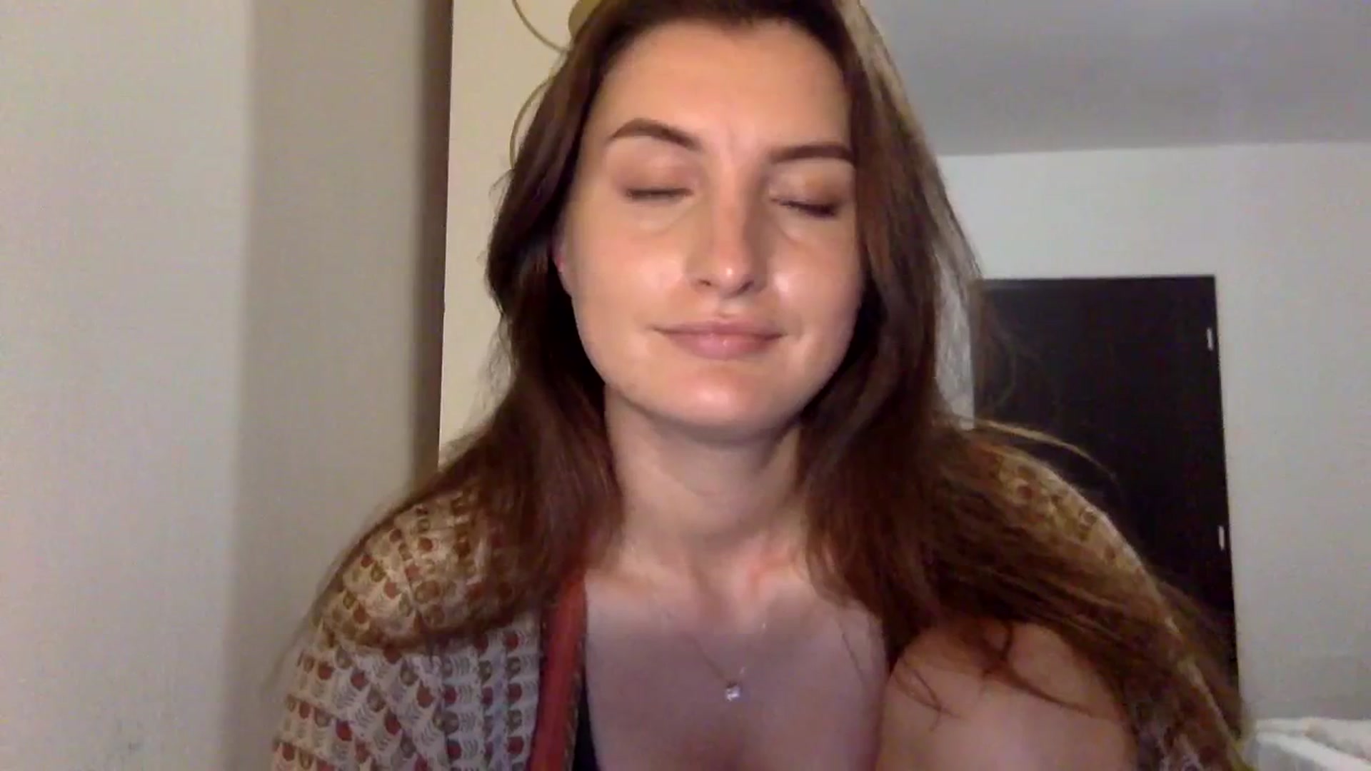 Gallery image thumbnail from EmilyRosier's myfreecams stream on, 11/08/2023, 22:50 image 7 of 20