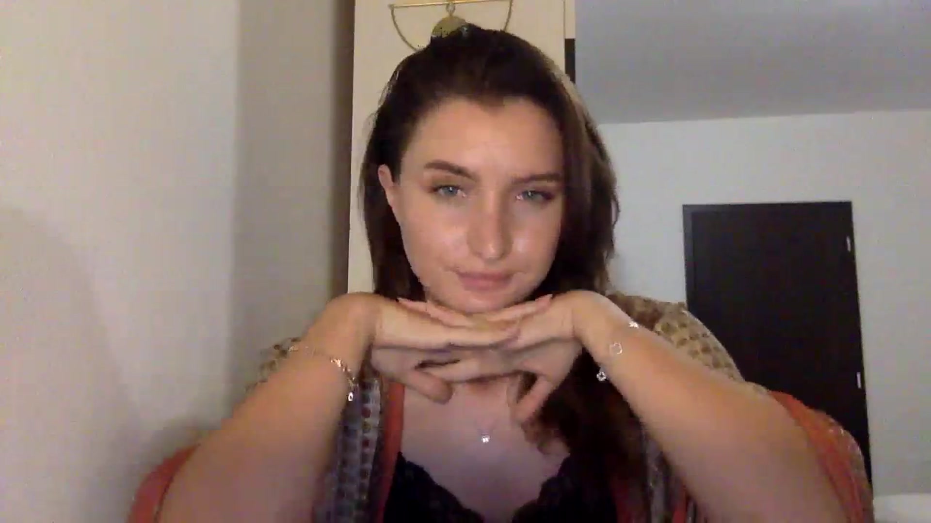 Gallery image thumbnail from EmilyRosier's myfreecams stream on, 11/11/2023, 20:17 image 13 of 20