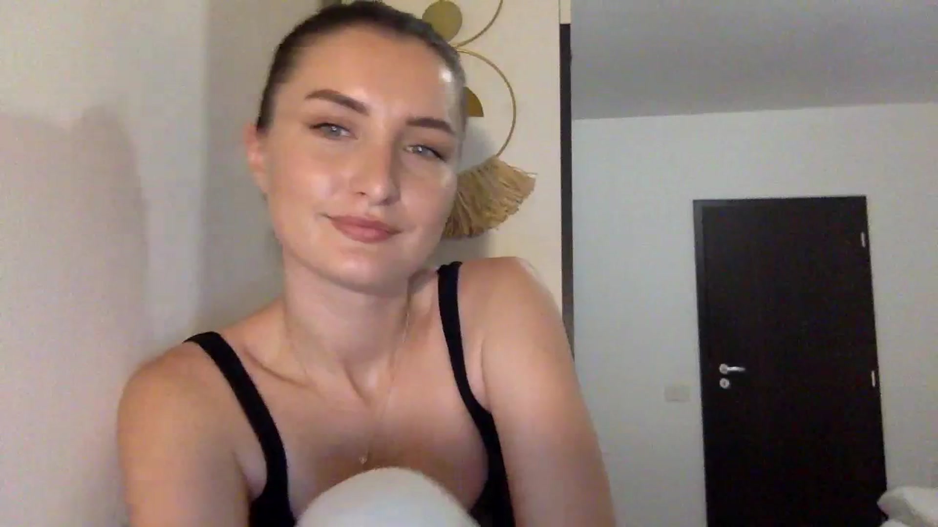 Gallery image thumbnail from EmilyRosier's myfreecams stream on, 11/13/2023, 19:40 image 3 of 20
