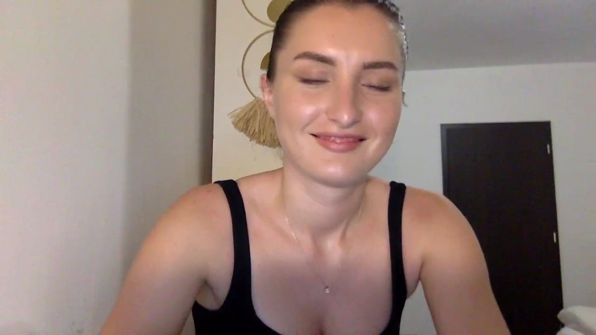 Gallery image thumbnail from EmilyRosier's myfreecams stream on, 11/13/2023, 19:40 image 2 of 20