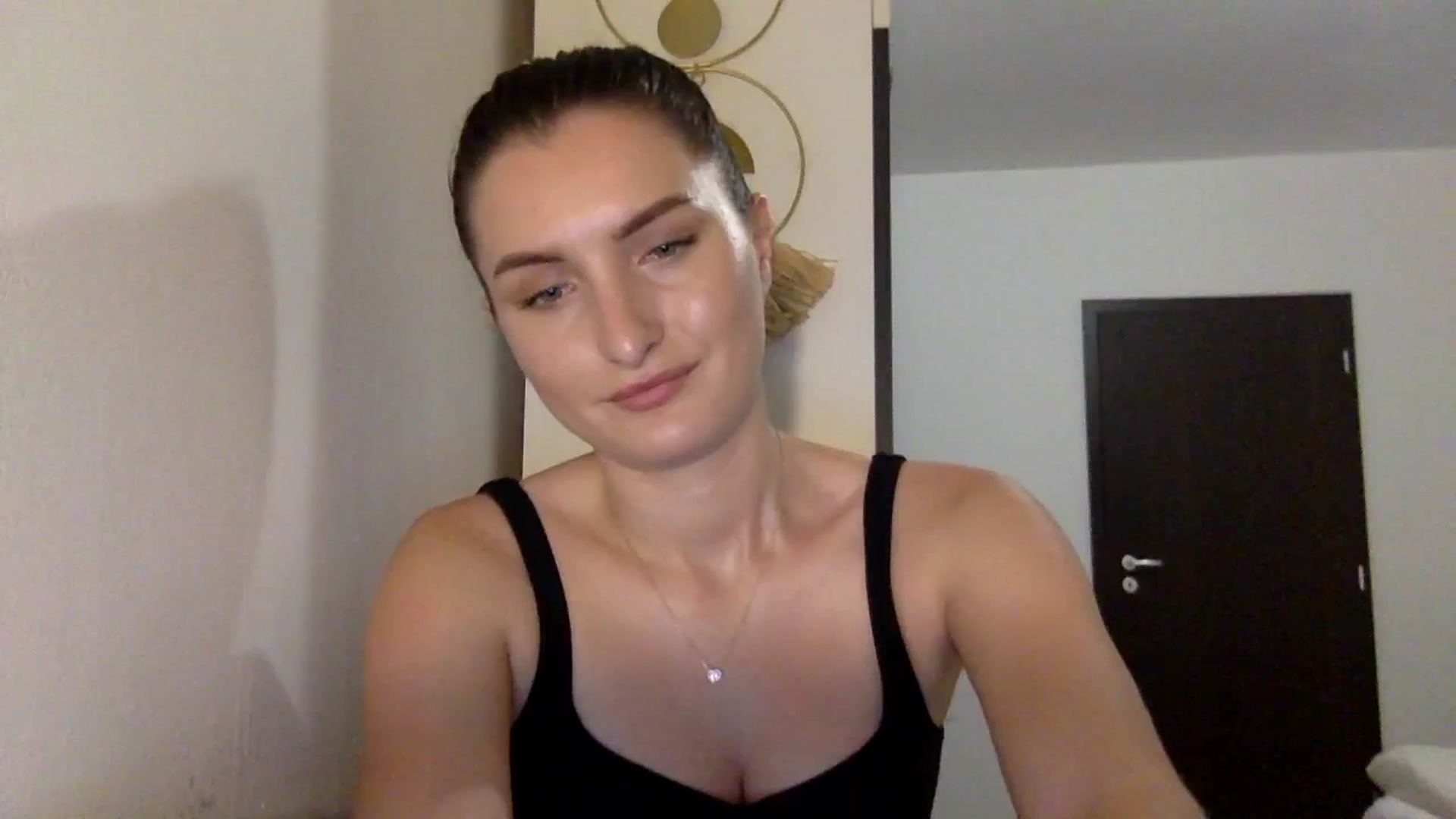 Gallery image thumbnail from EmilyRosier's myfreecams stream on, 11/13/2023, 19:40 image 16 of 20