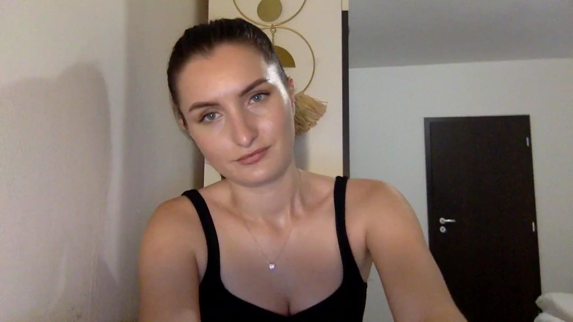 Gallery image thumbnail from EmilyRosier's myfreecams stream on, 11/13/2023, 19:40 image 19 of 20