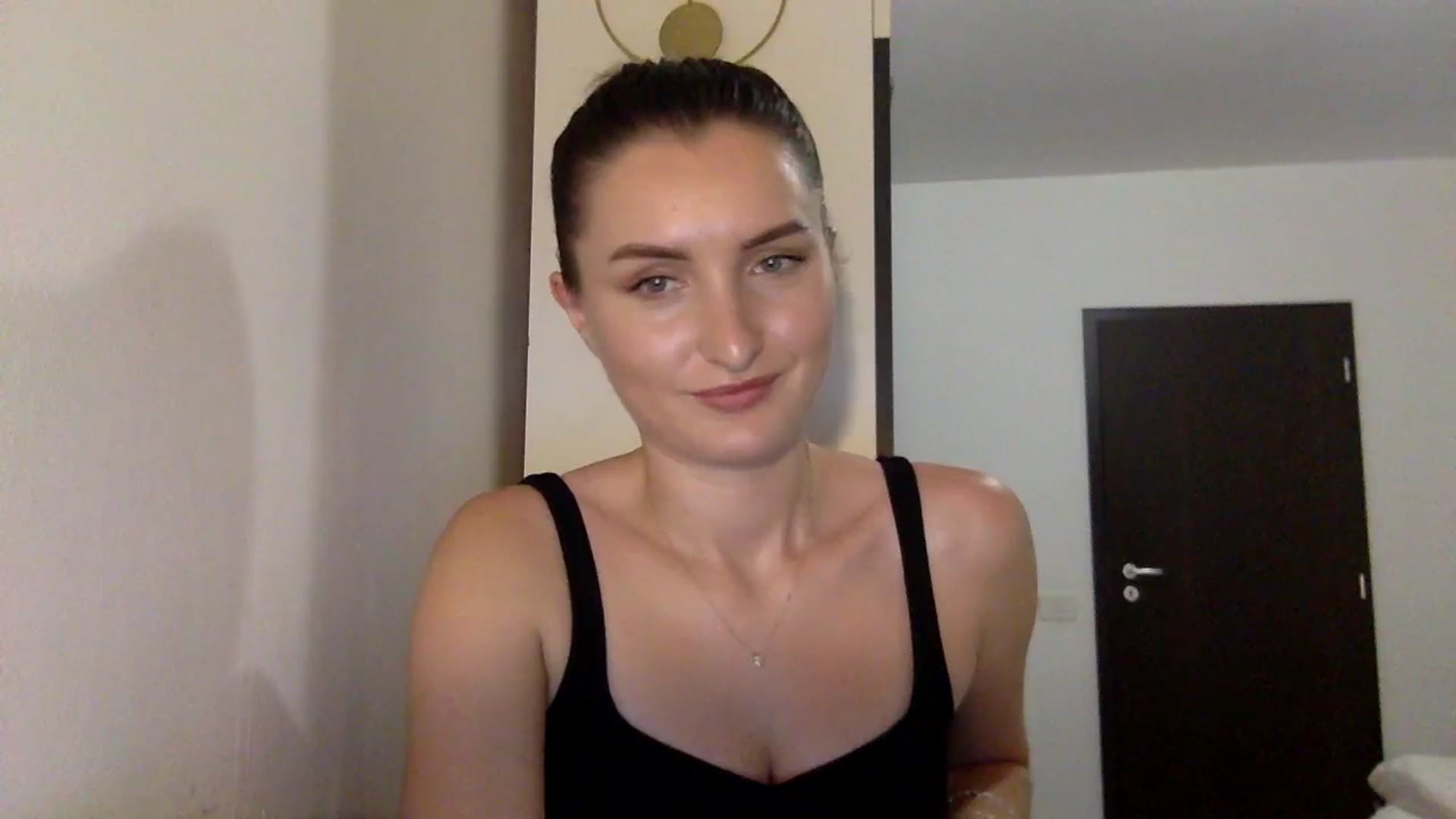 Gallery image thumbnail from EmilyRosier's myfreecams stream on, 11/13/2023, 19:40 image 14 of 20