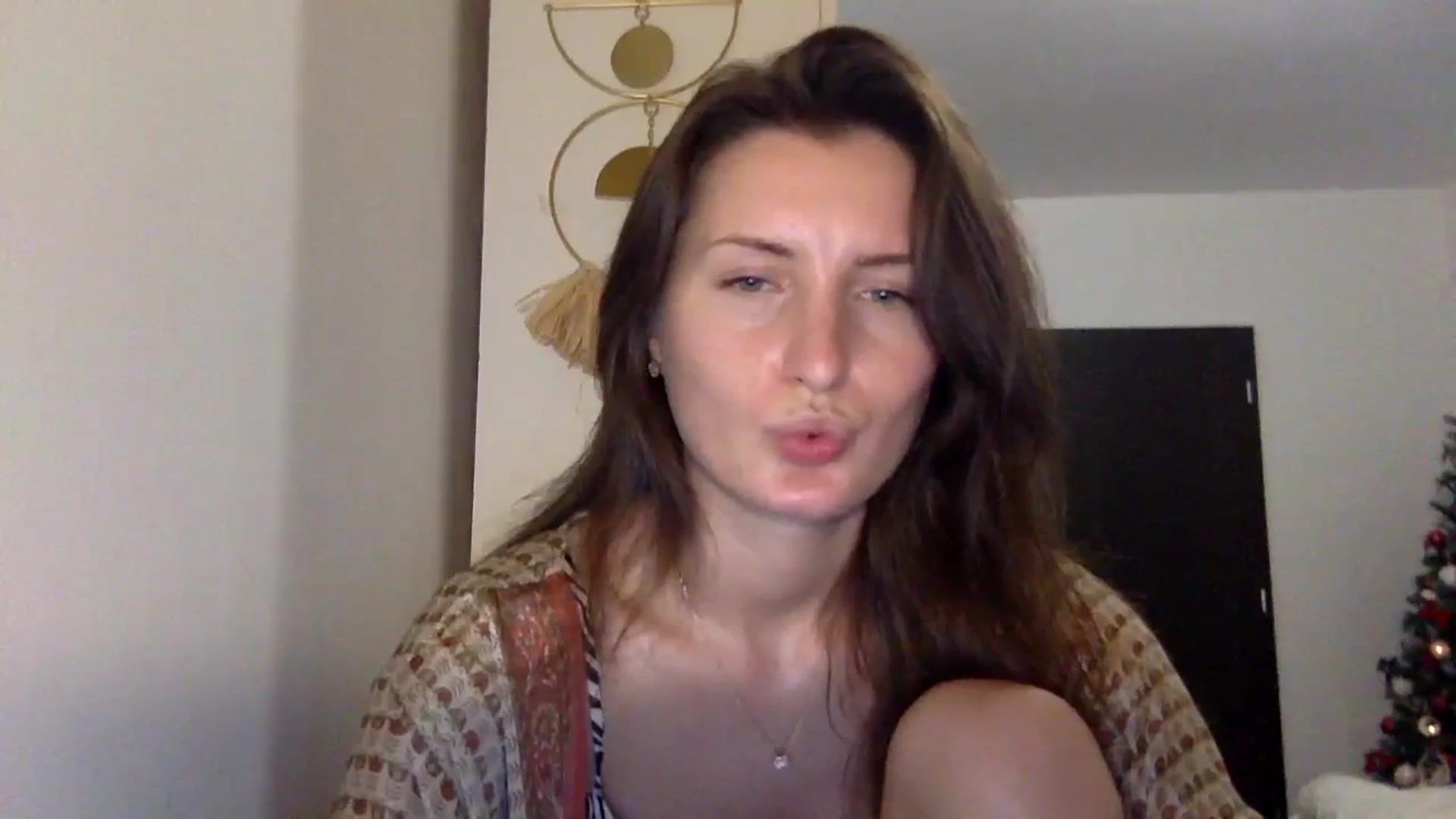 Gallery image thumbnail from EmilyRosier's myfreecams stream on, 11/23/2023, 24:30 image 19 of 20