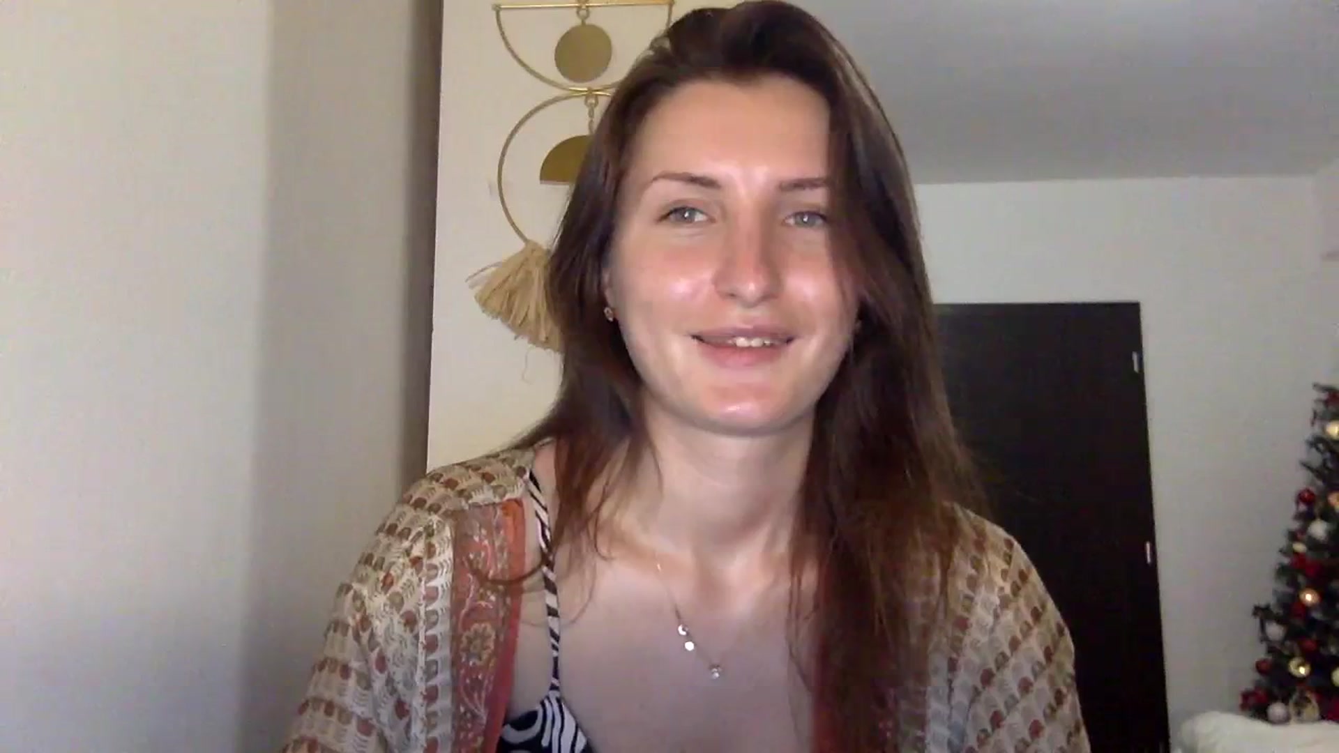 Gallery image thumbnail from EmilyRosier's myfreecams stream on, 11/23/2023, 24:30 image 4 of 20