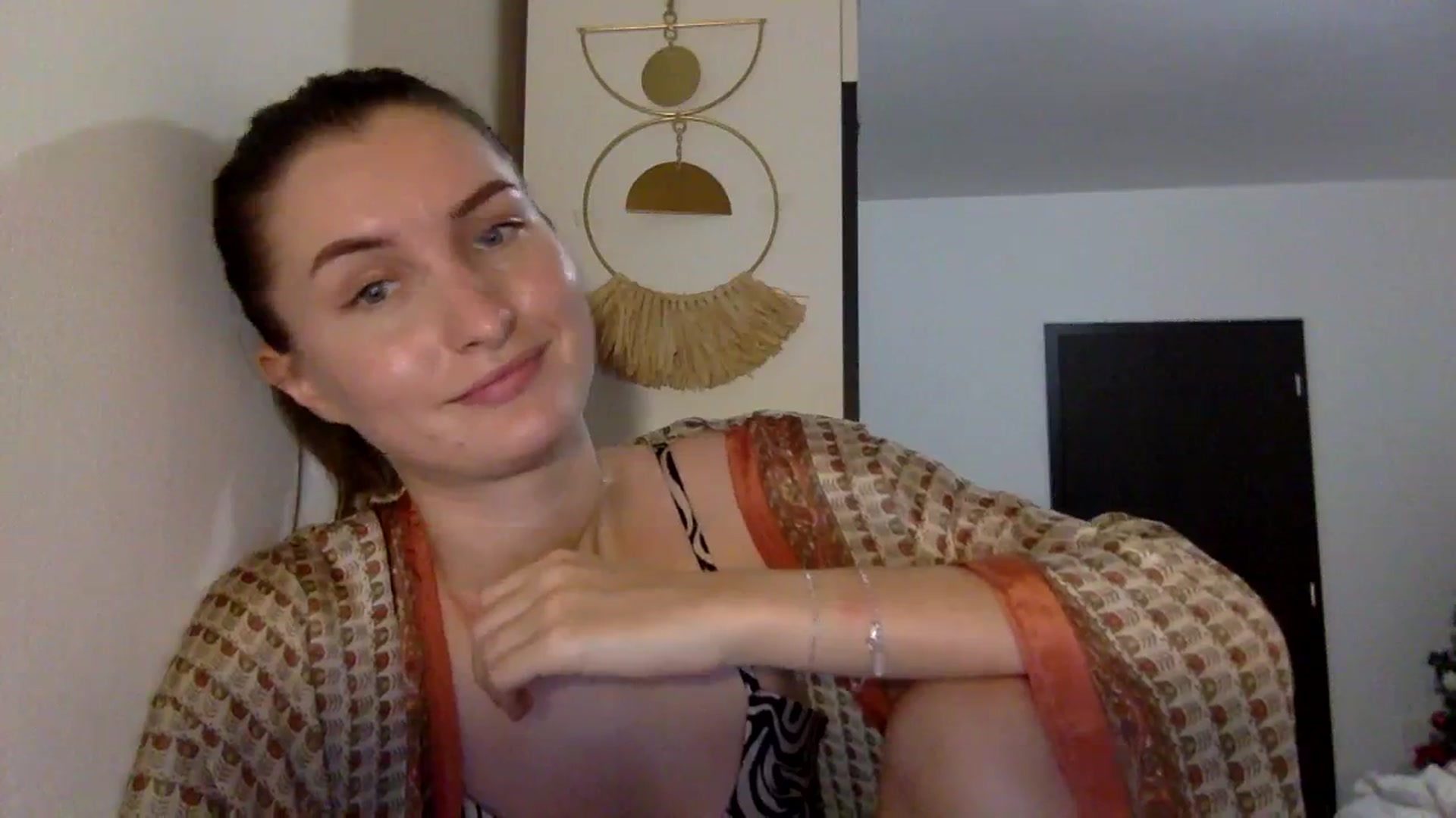 Gallery image thumbnail from EmilyRosier's myfreecams stream on, 11/27/2023, 22:12 image 17 of 20
