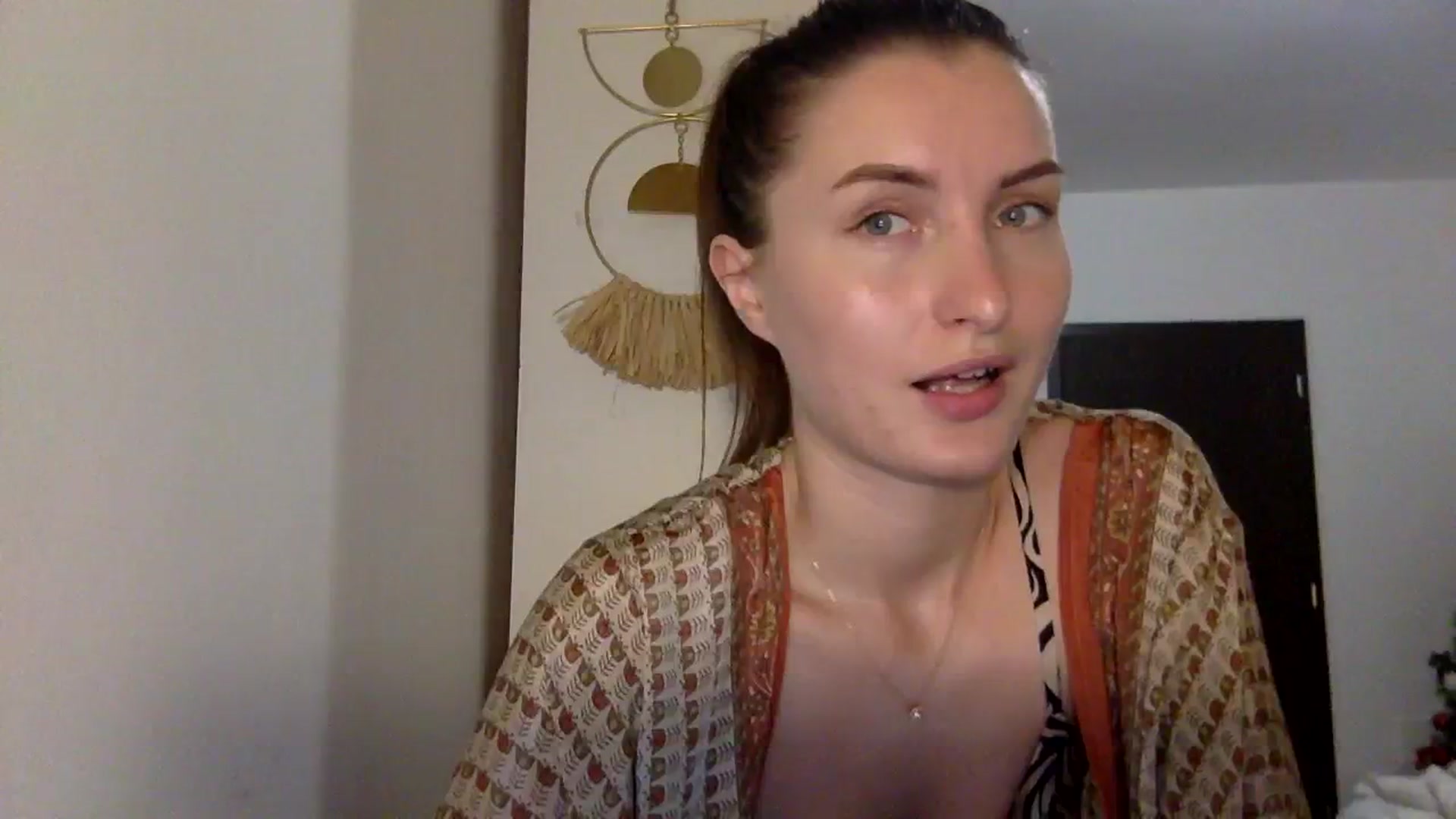 Gallery image thumbnail from EmilyRosier's myfreecams stream on, 11/27/2023, 22:12 image 2 of 20